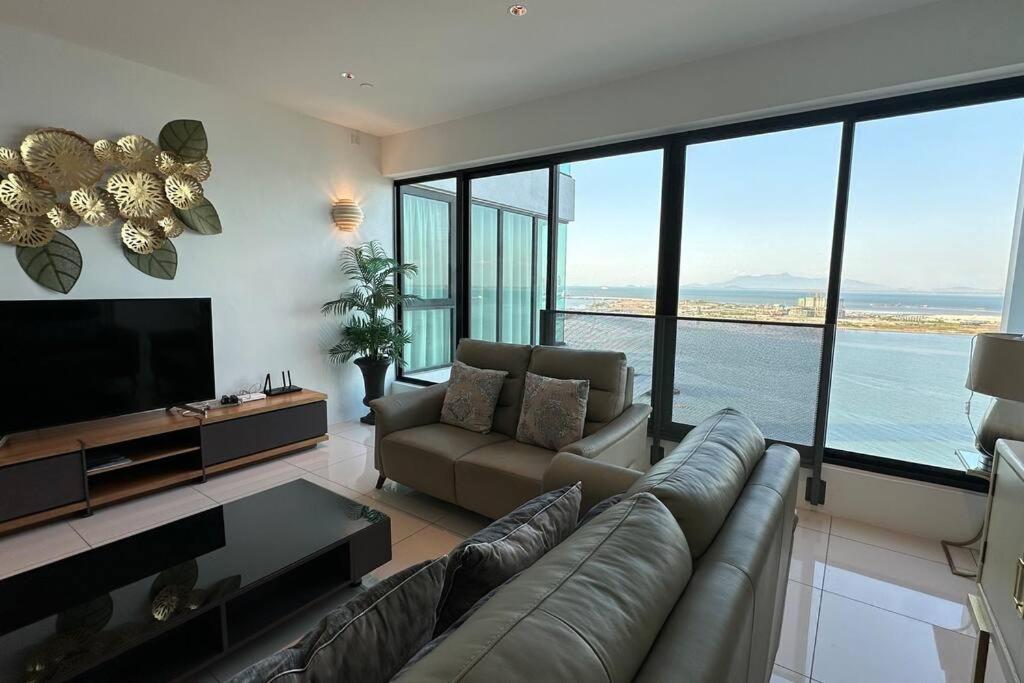 Seaview Premium Duplex in Gurney with WiFi & Full Kitchen 12B photo 7