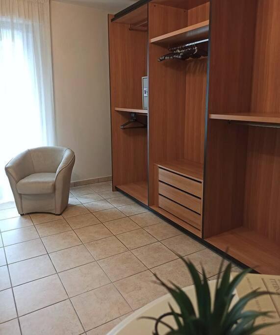 San Giovanni Rotondo Vacations - Spacious Vintage Style Apartment - Property Image 8