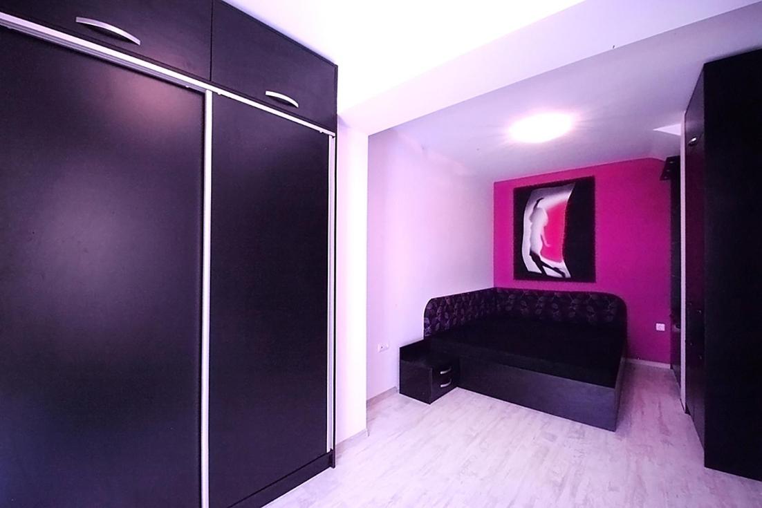 Private apartment with parking and pool