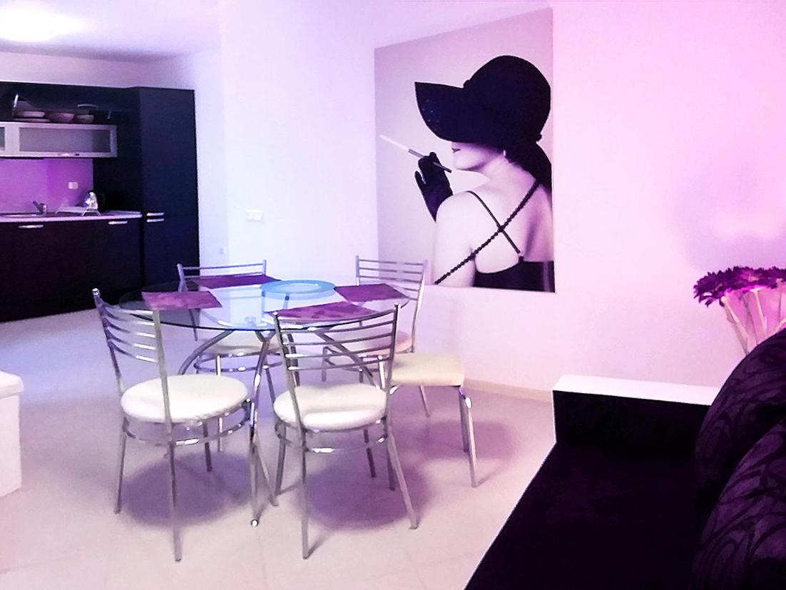 Private apartment with parking and pool