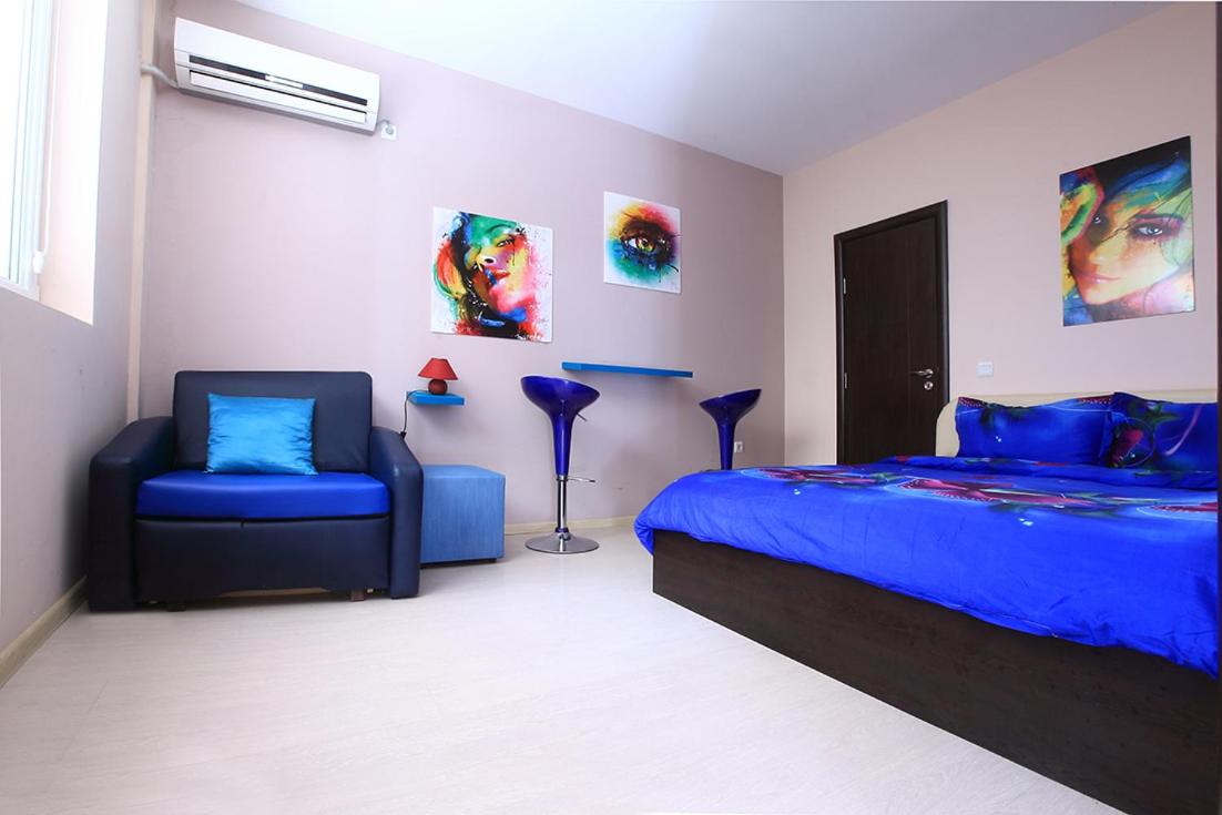 Private apartment with parking and pool