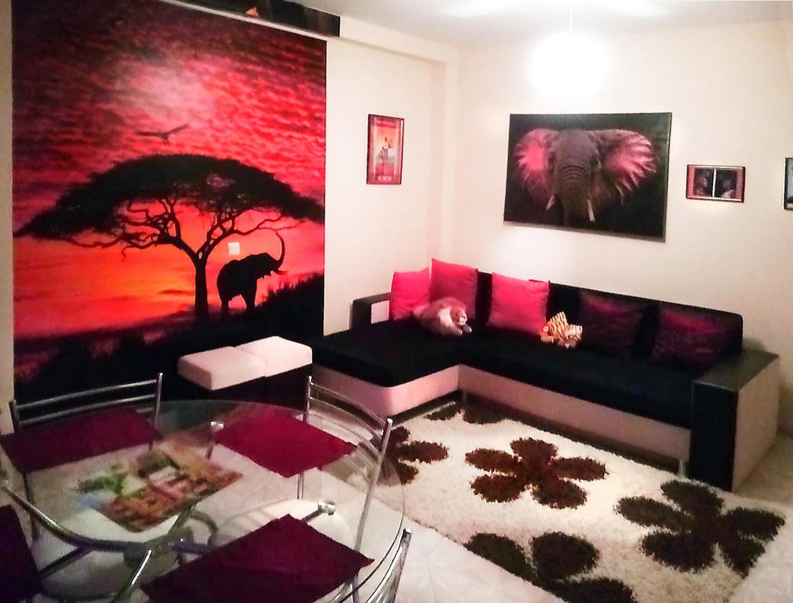 Private apartment with parking and pool