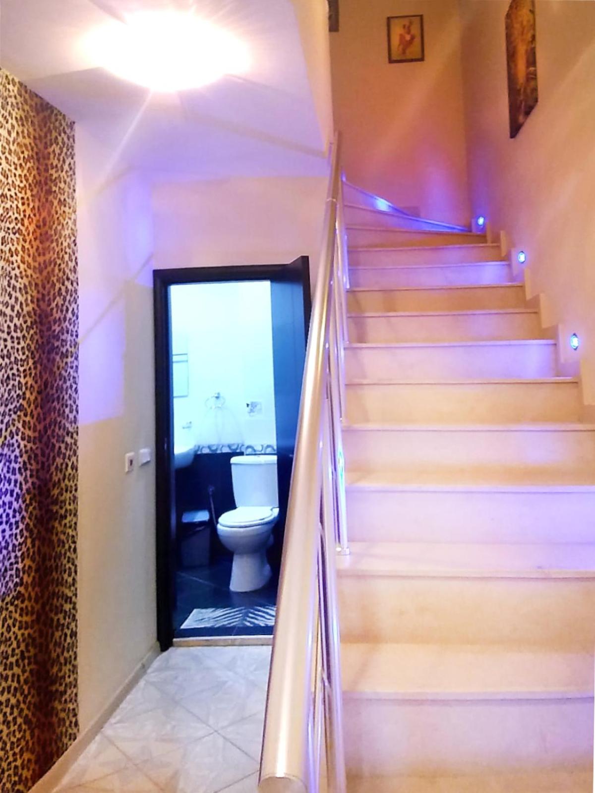 Private apartment with parking and pool