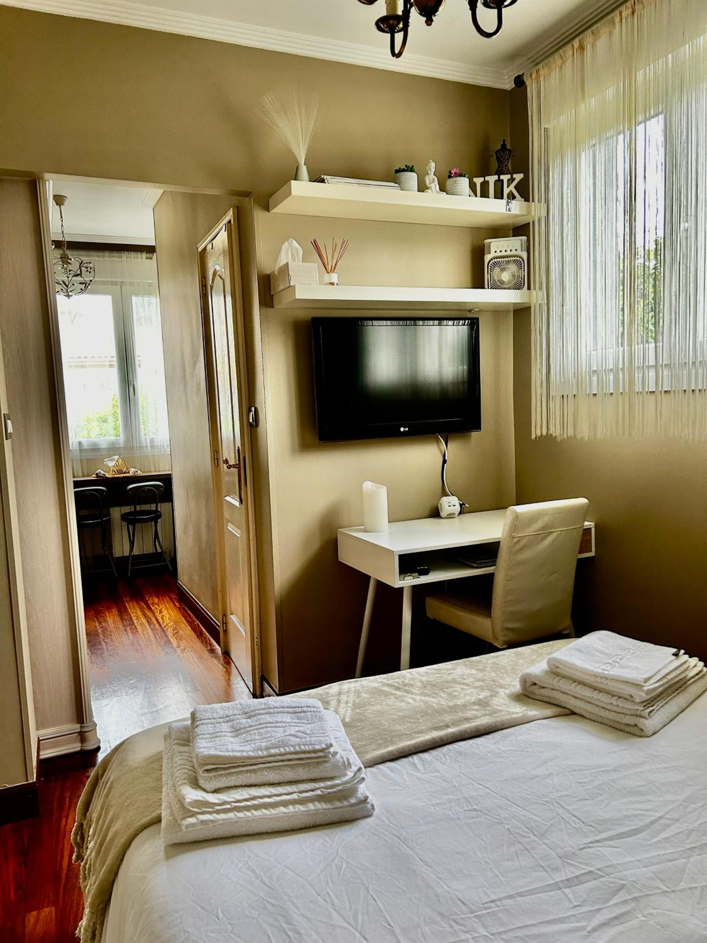 APARTAMENTO NIK en casa chalet con parking y jardin