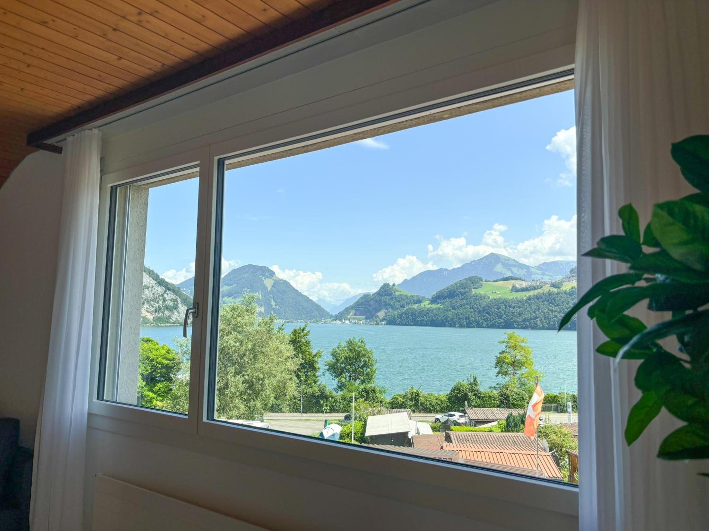 Traumhafte 2,5-Zi-Wohnung mit Sicht auf den See