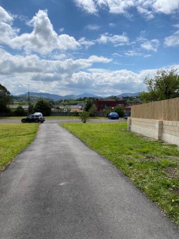 APARTAMENTO NIK en casa chalet con parking y jardin