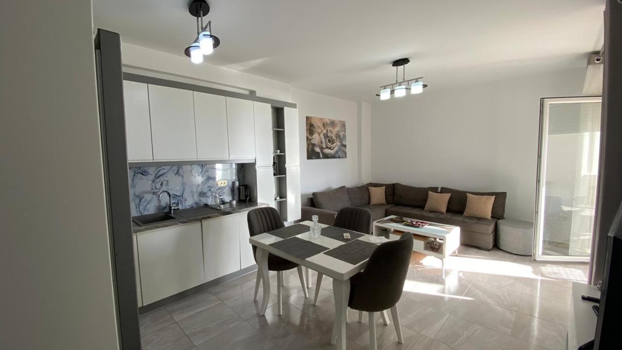Seaview White Apartment