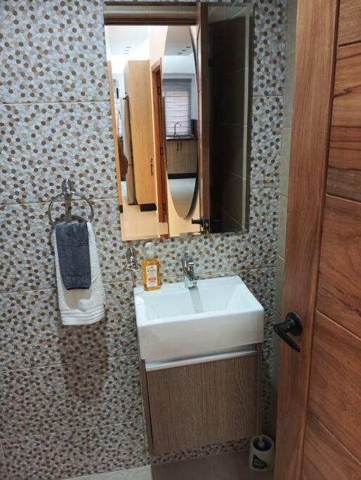 Acogedor y exclusivo Apt en el gran Santo Domingo view 4
