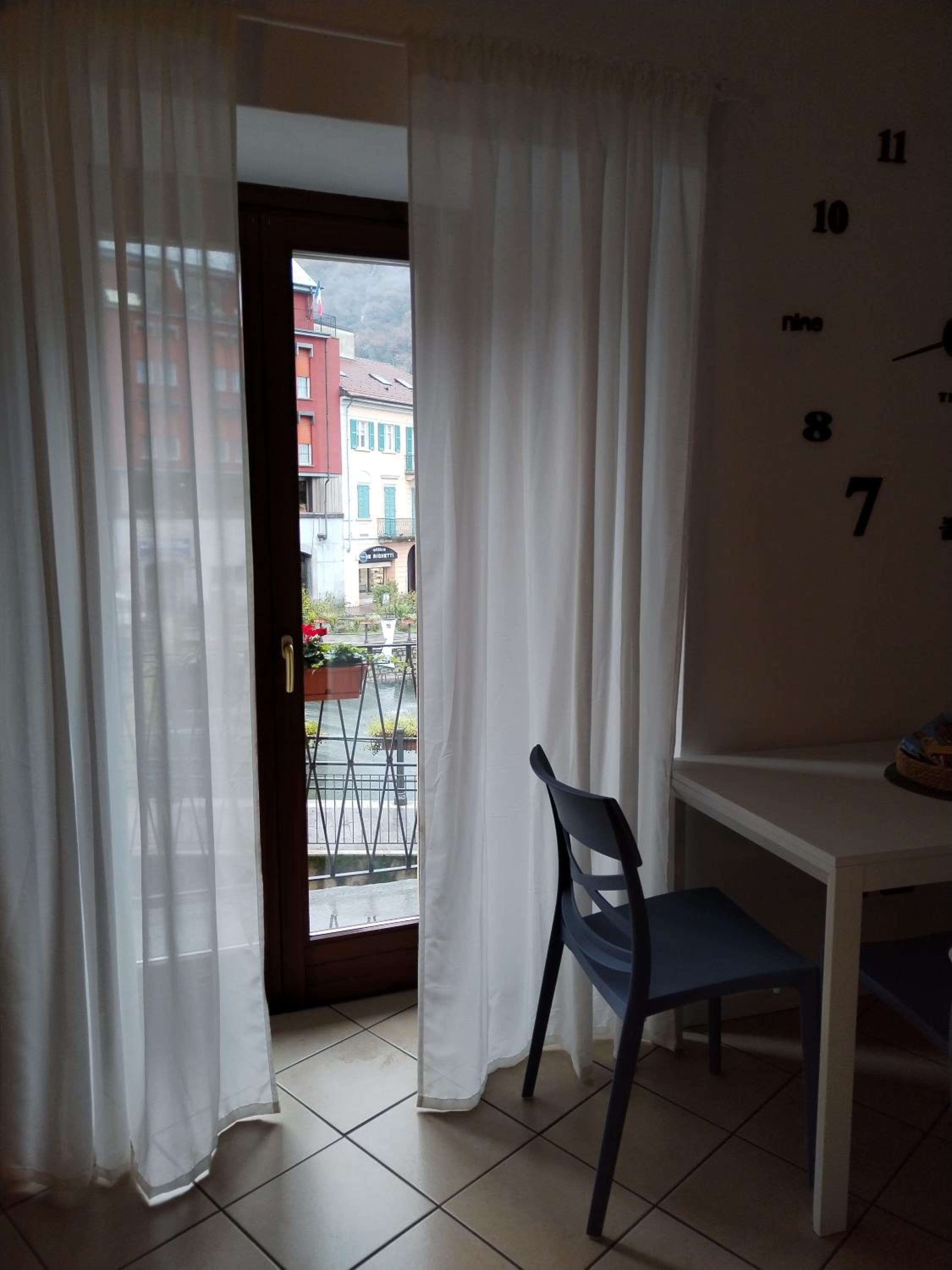 un balcone sul lago