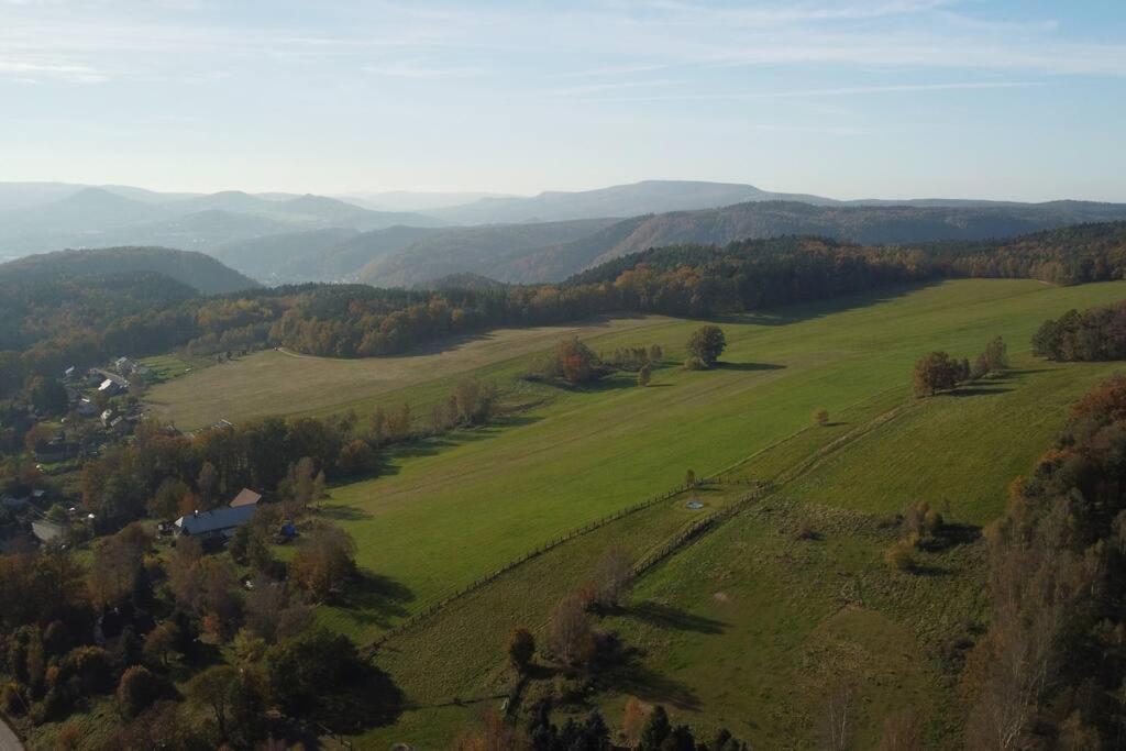 Příjemná vila u lesa s velkou zahradou