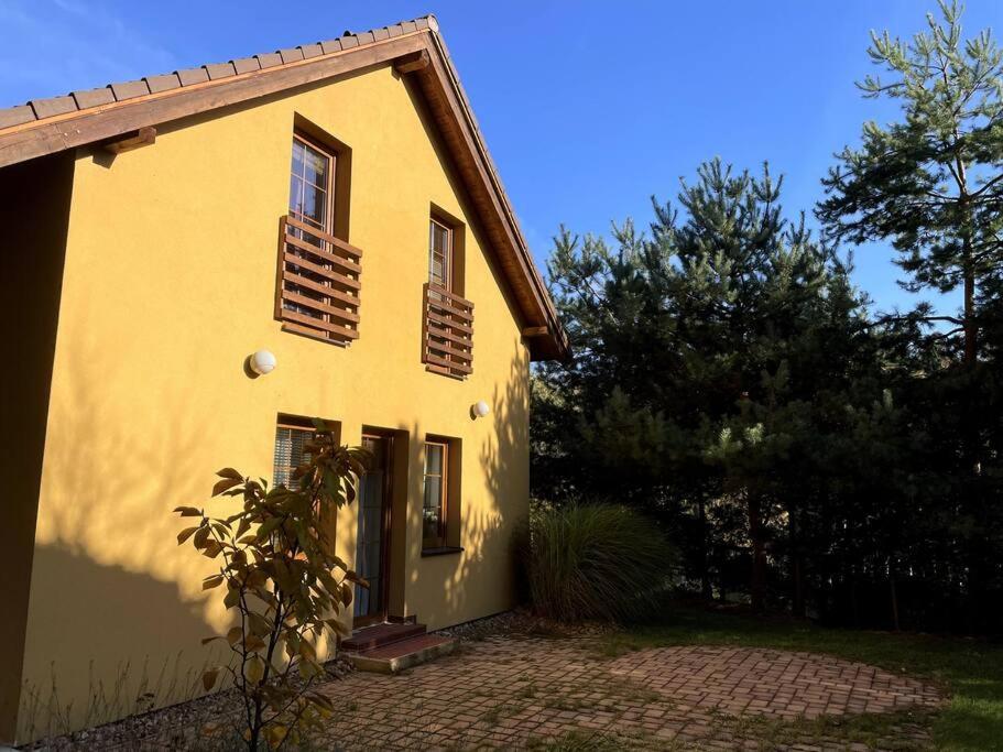 Příjemná vila u lesa s velkou zahradou