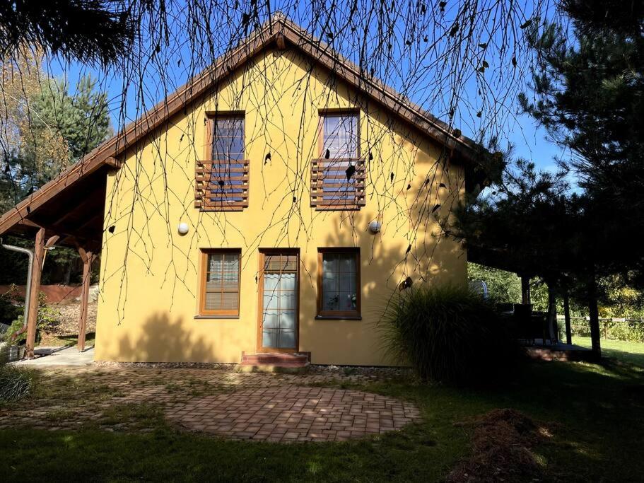 Příjemná vila u lesa s velkou zahradou