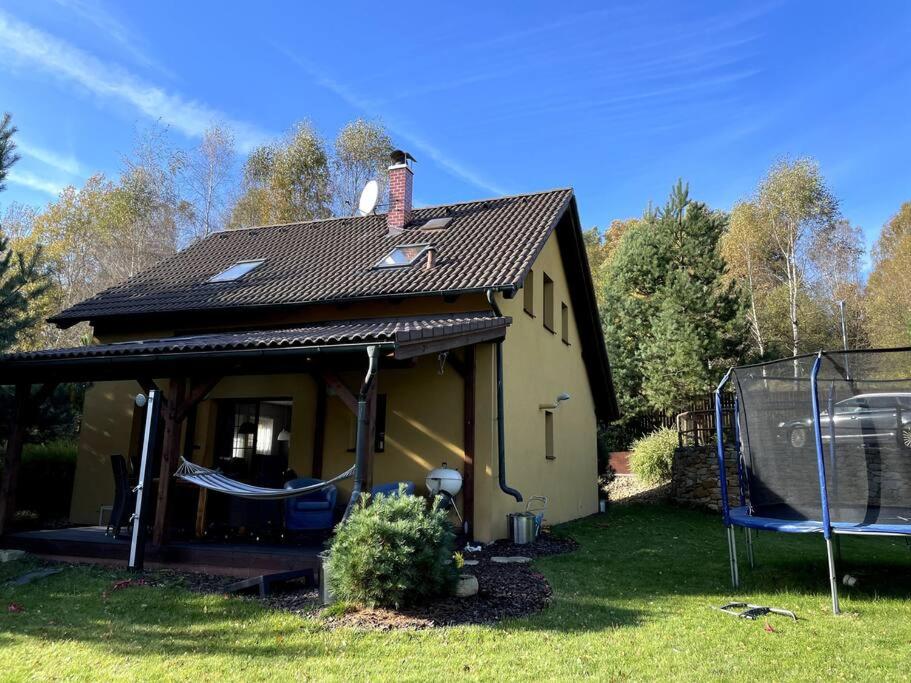 Příjemná vila u lesa s velkou zahradou