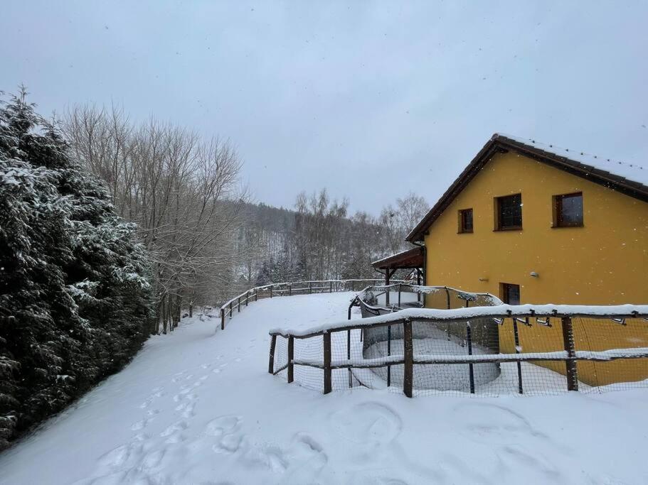 Příjemná vila u lesa s velkou zahradou