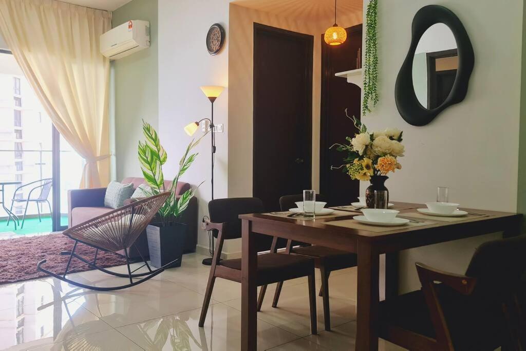 New!4-6pax SeaView Royal Strand Condo JB City Town