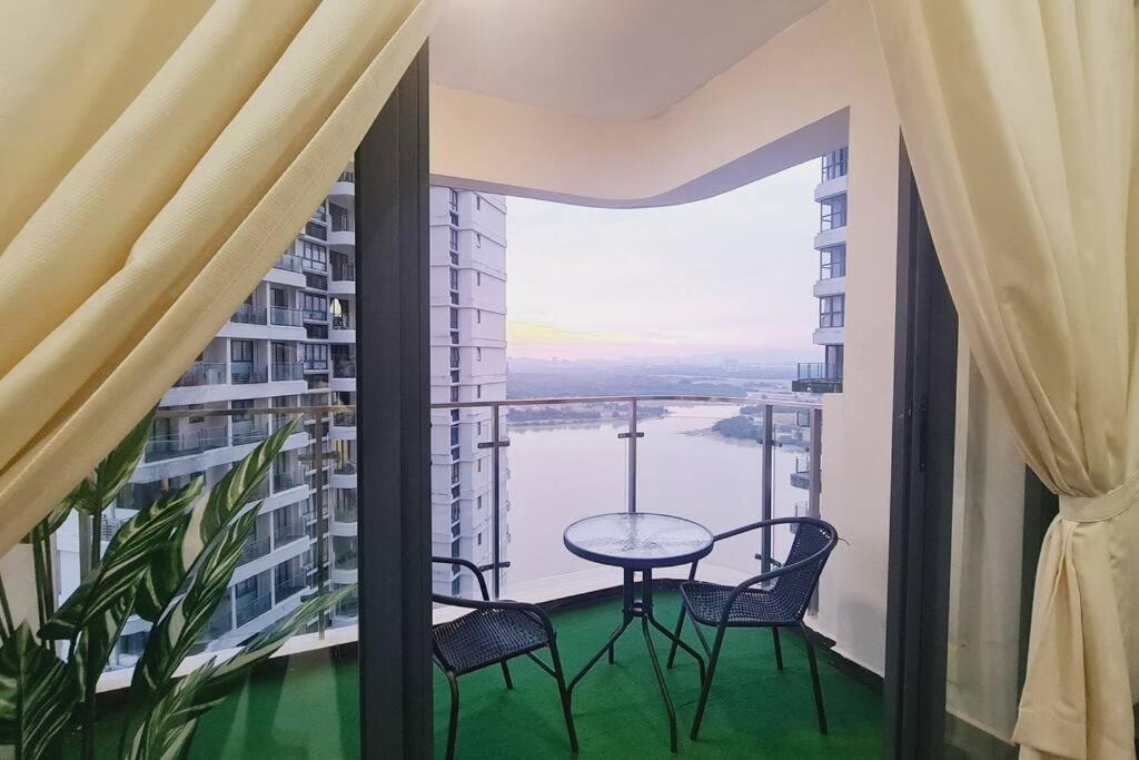 New!4-6pax SeaView Royal Strand Condo JB City Town
