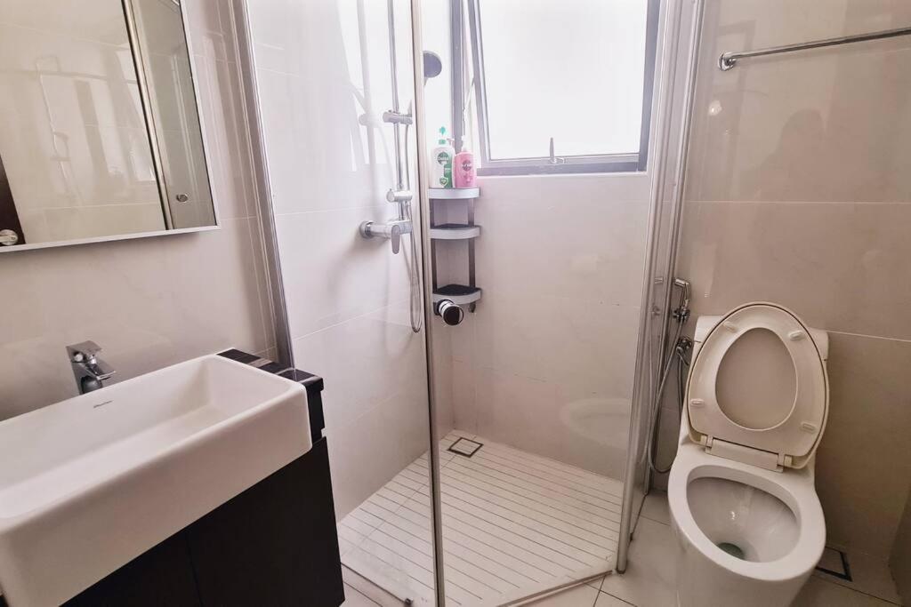 New!4-6pax SeaView Royal Strand Condo JB City Town