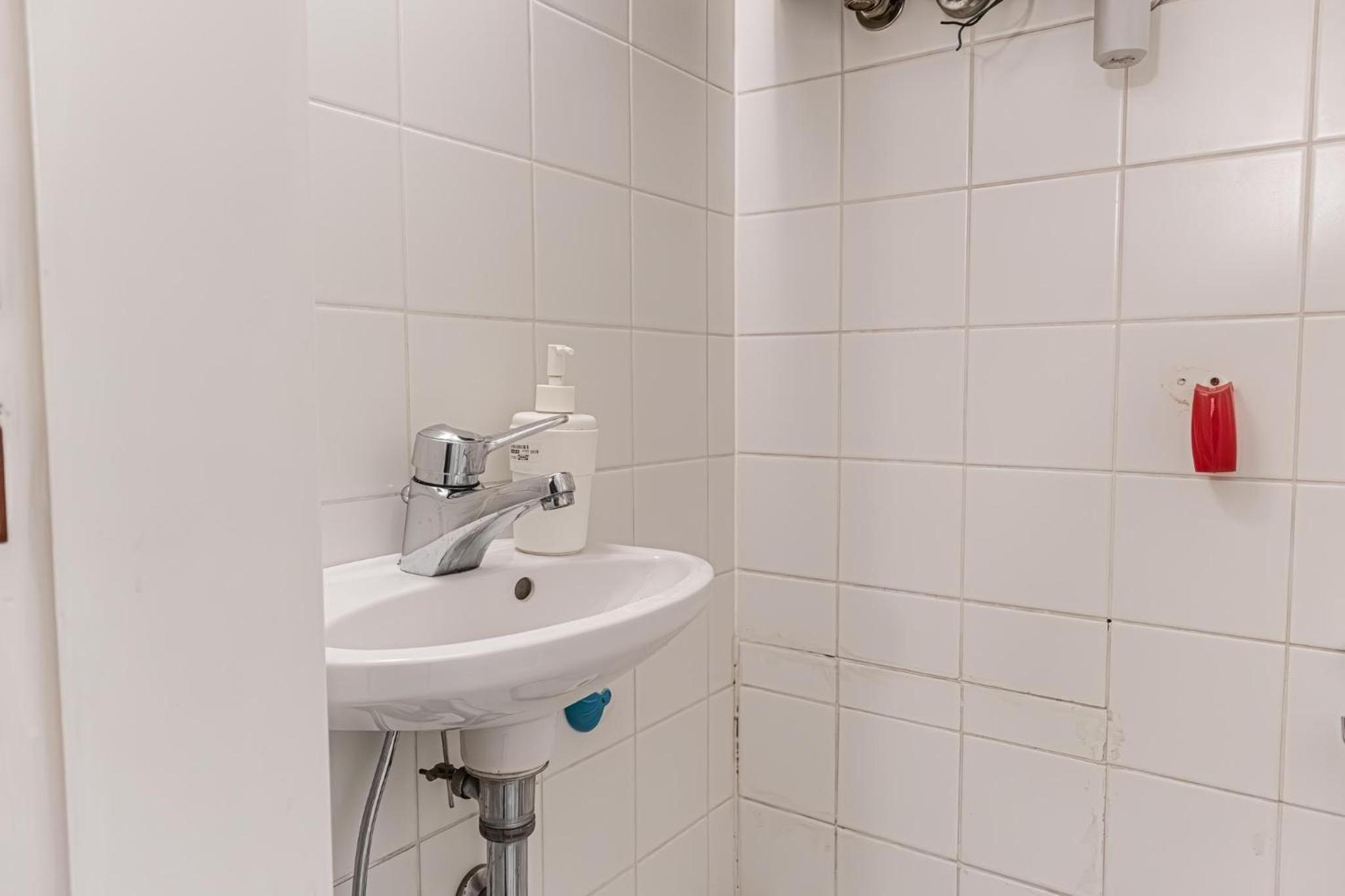 Cozy 2BR Apt, Steps to Belvedere & City Center