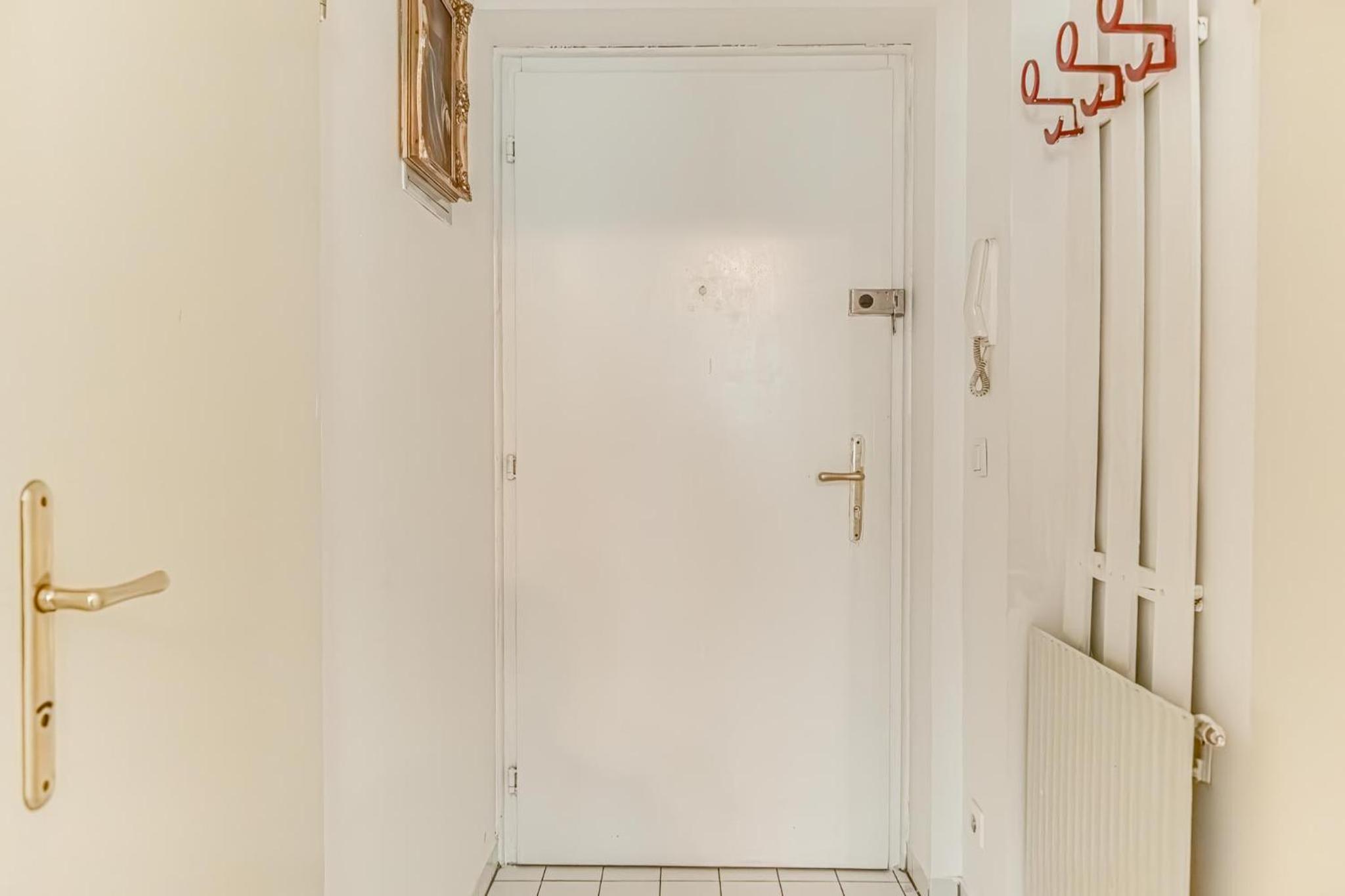 Cozy 2BR Apt, Steps to Belvedere & City Center