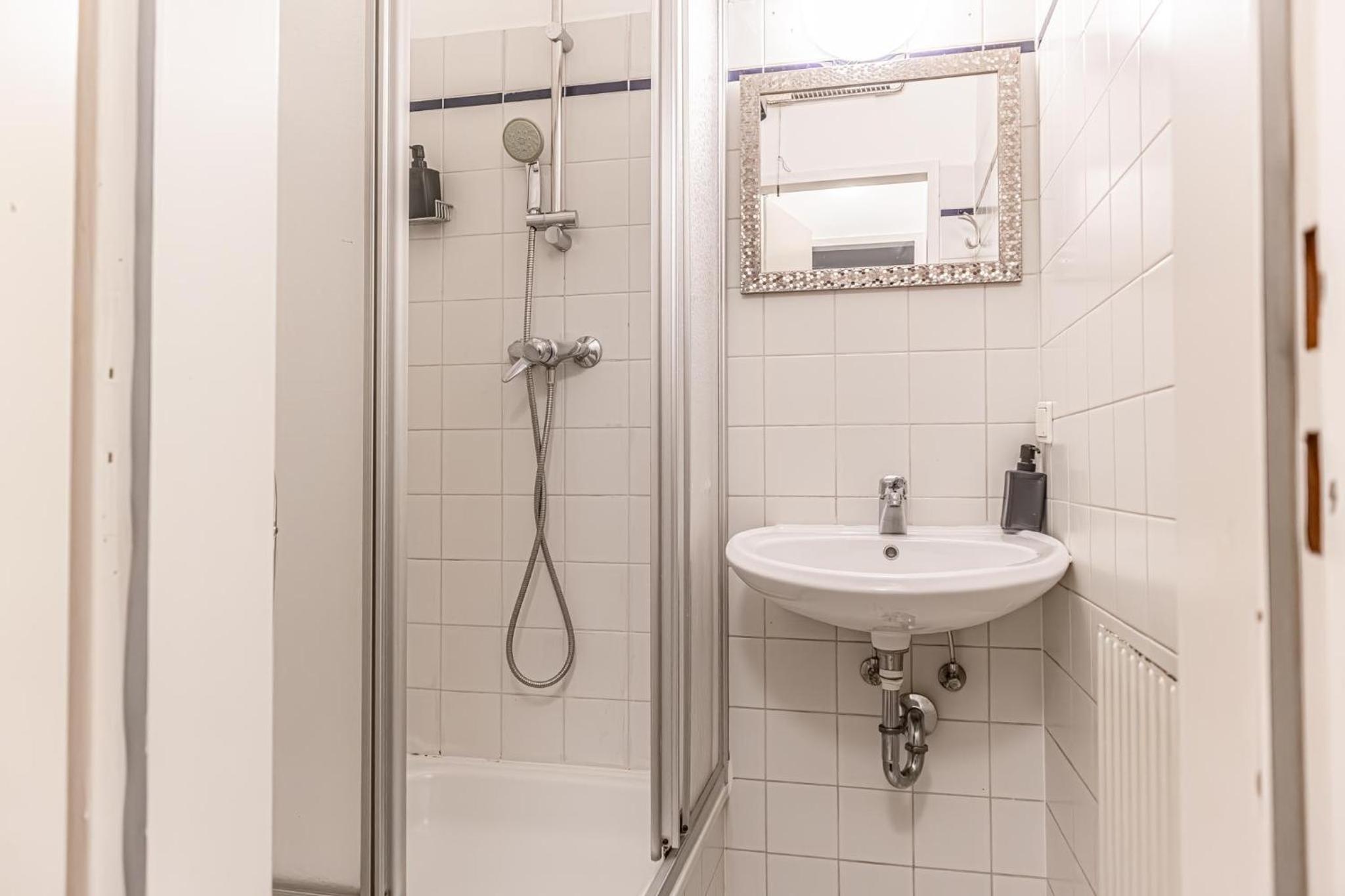 Cozy 2BR Apt, Steps to Belvedere & City Center
