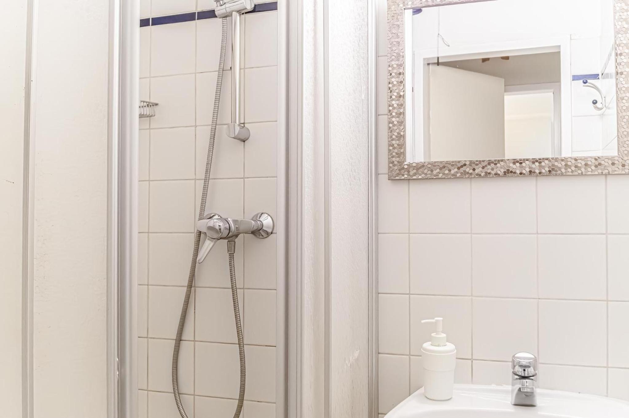 Cozy 2BR Apt, Steps to Belvedere & City Center