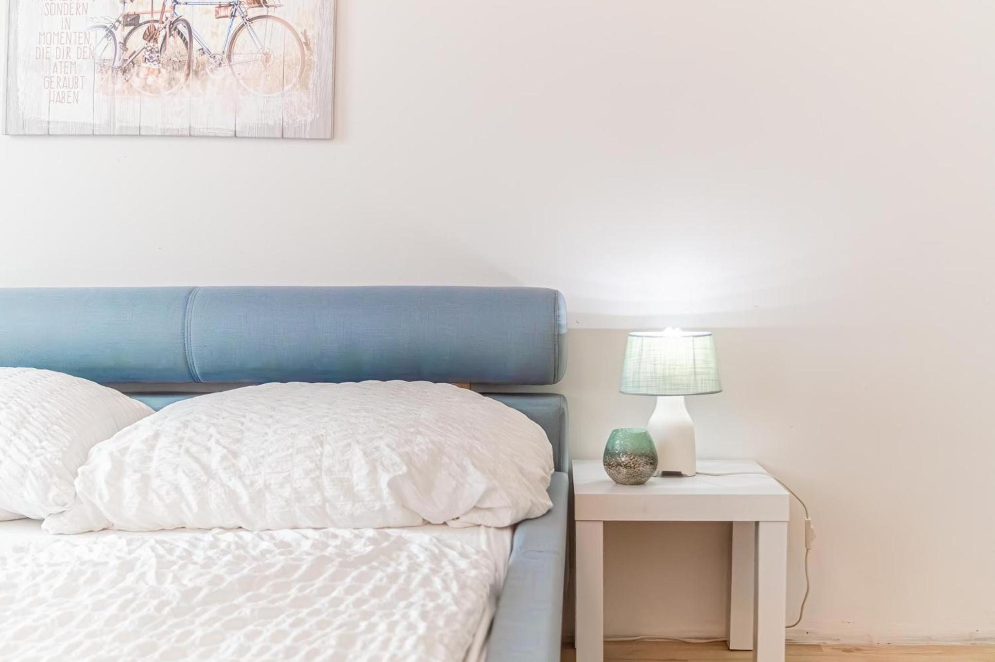 Cozy 2BR Apt, Steps to Belvedere & City Center