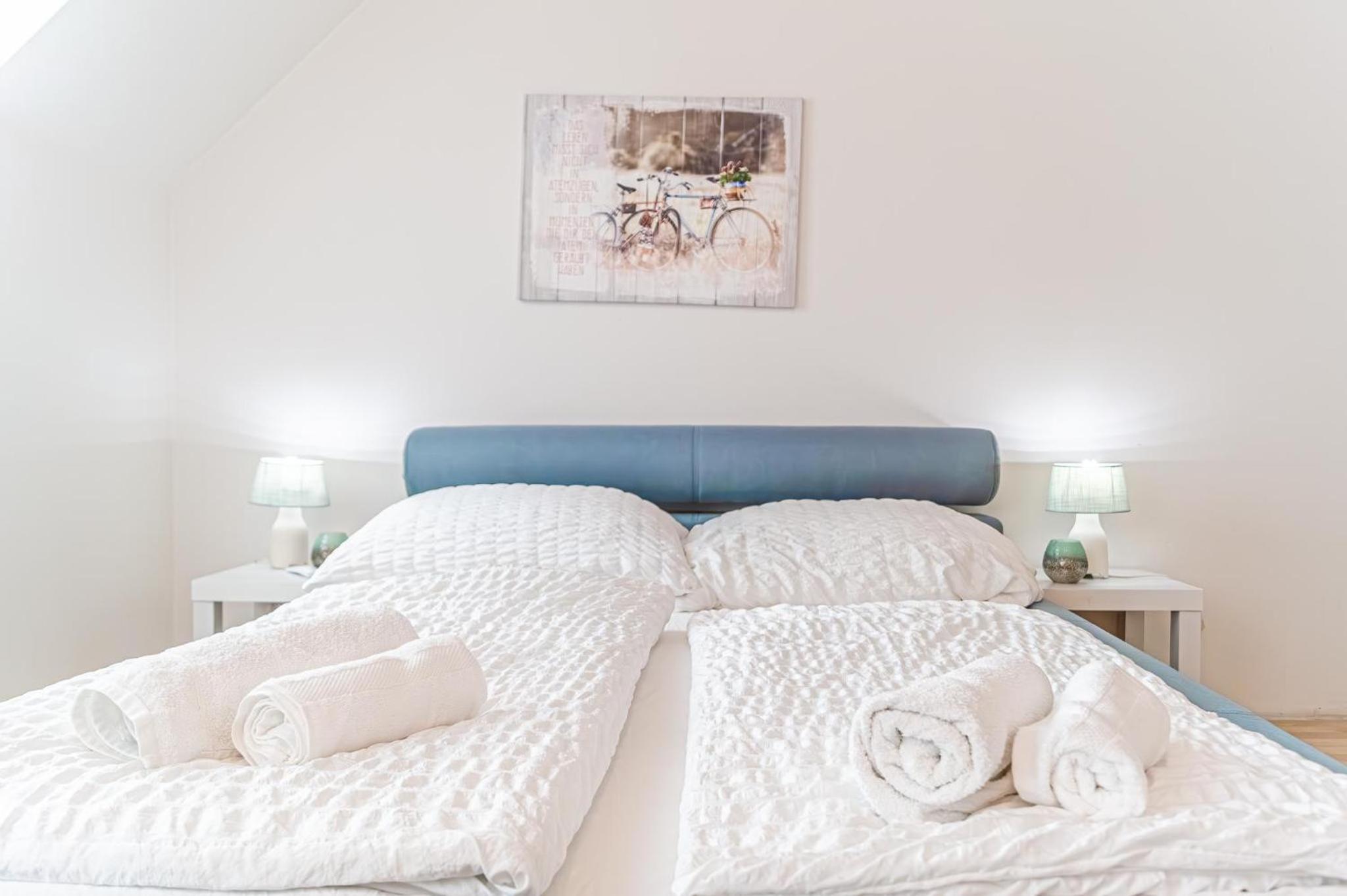 Cozy 2BR Apt, Steps to Belvedere & City Center