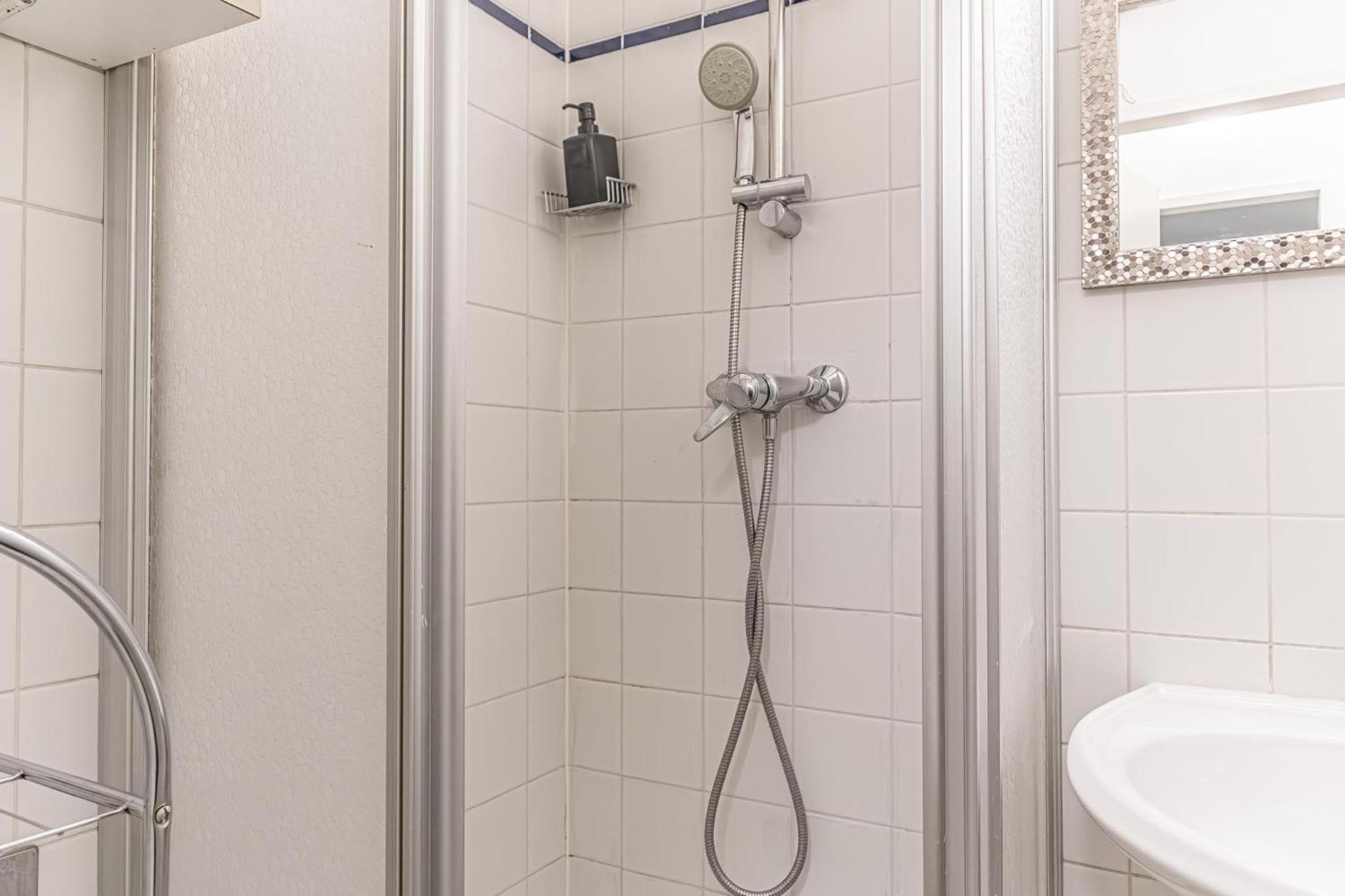 Cozy 2BR Apt, Steps to Belvedere & City Center