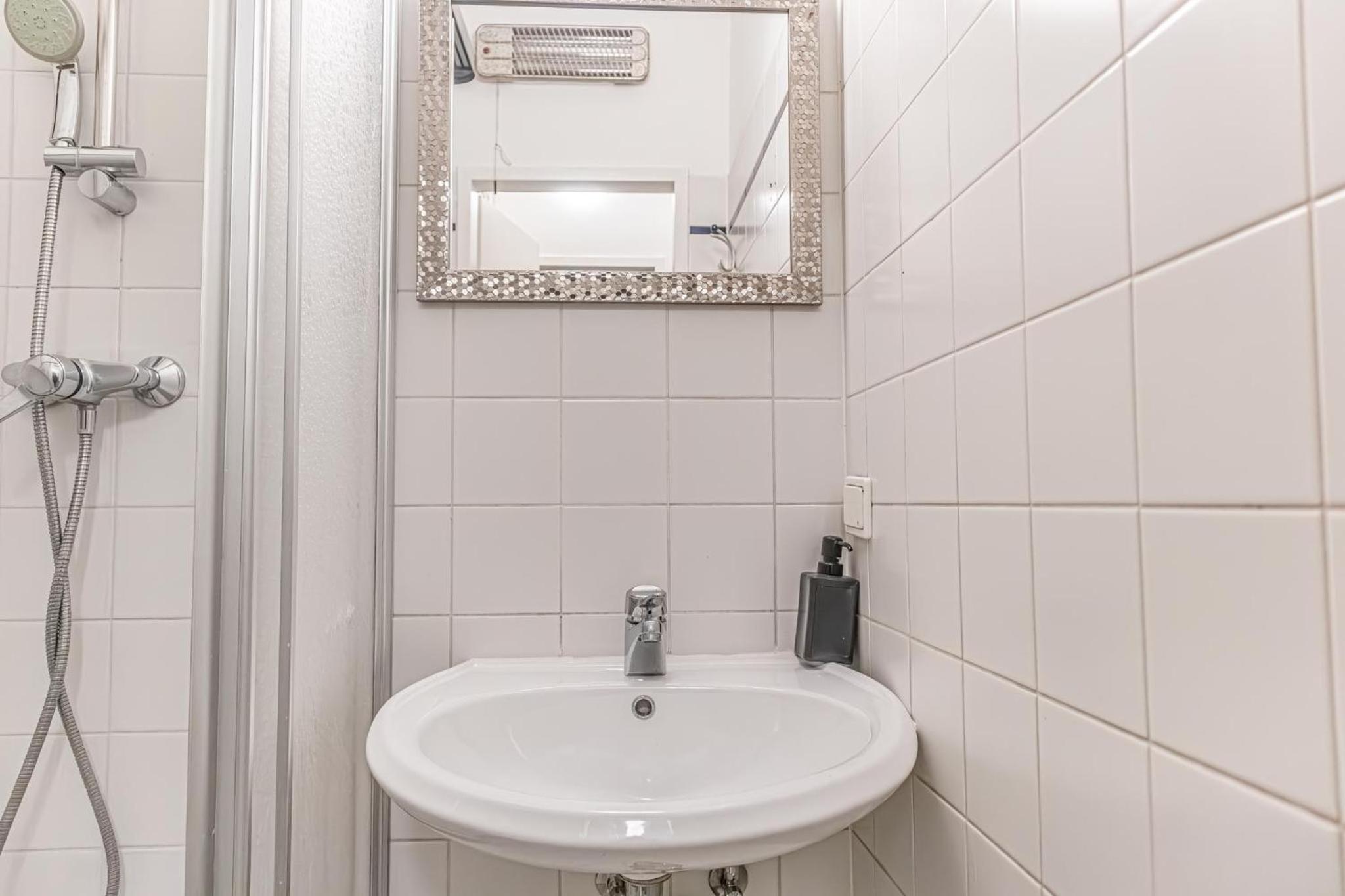 Cozy 2BR Apt, Steps to Belvedere & City Center