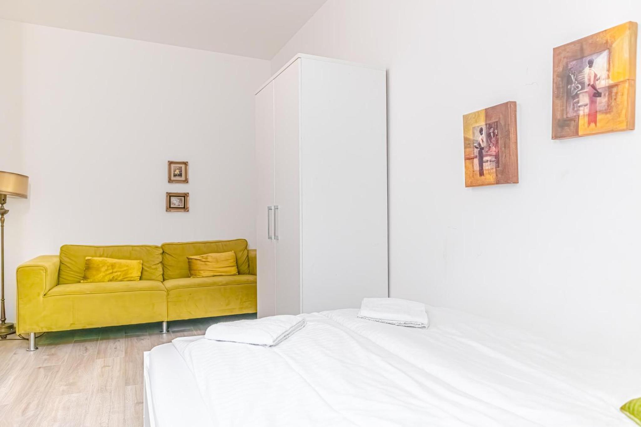 Cozy 2BR Apt, Steps to Belvedere & City Center