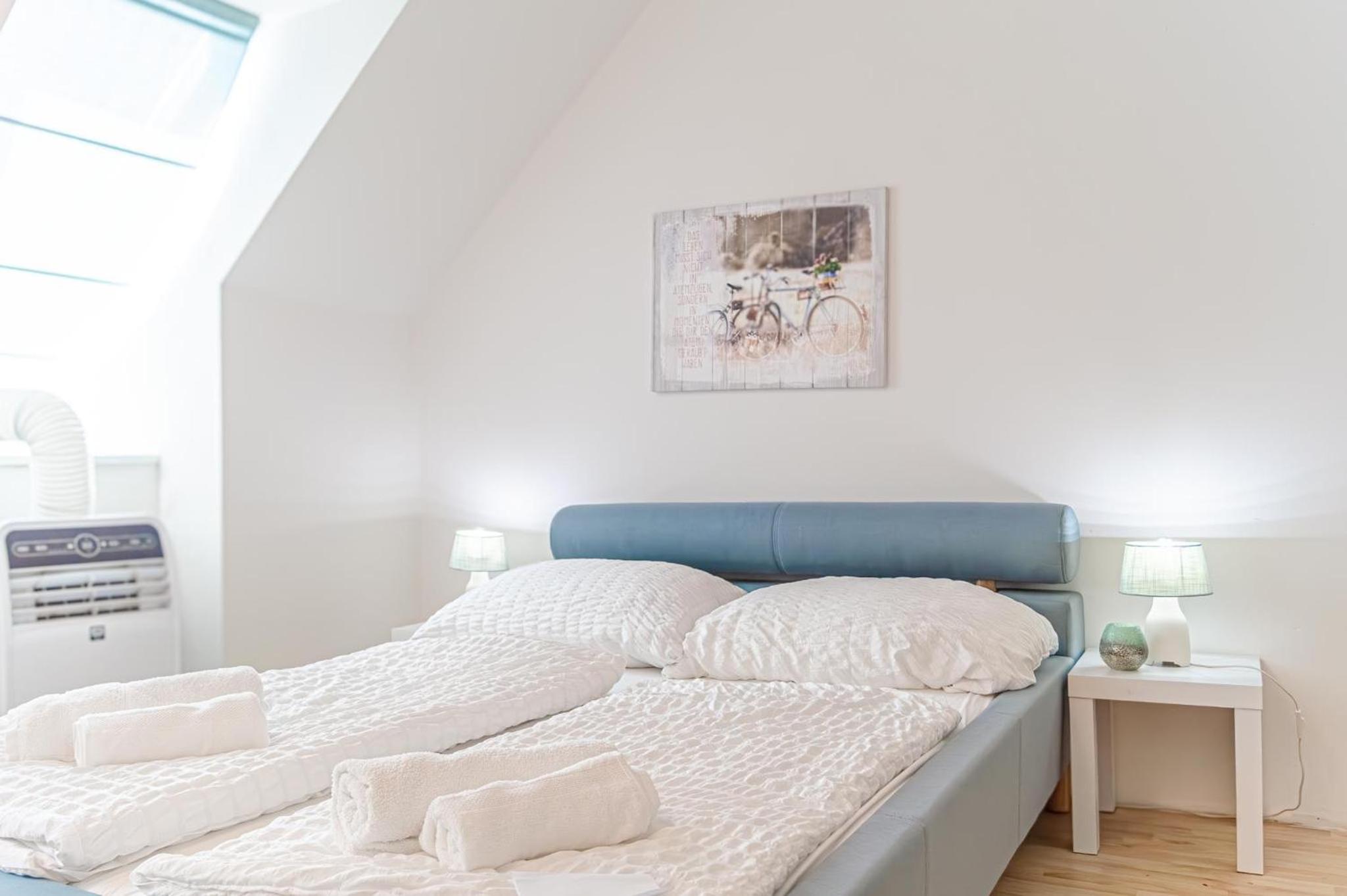 Cozy 2BR Apt, Steps to Belvedere & City Center