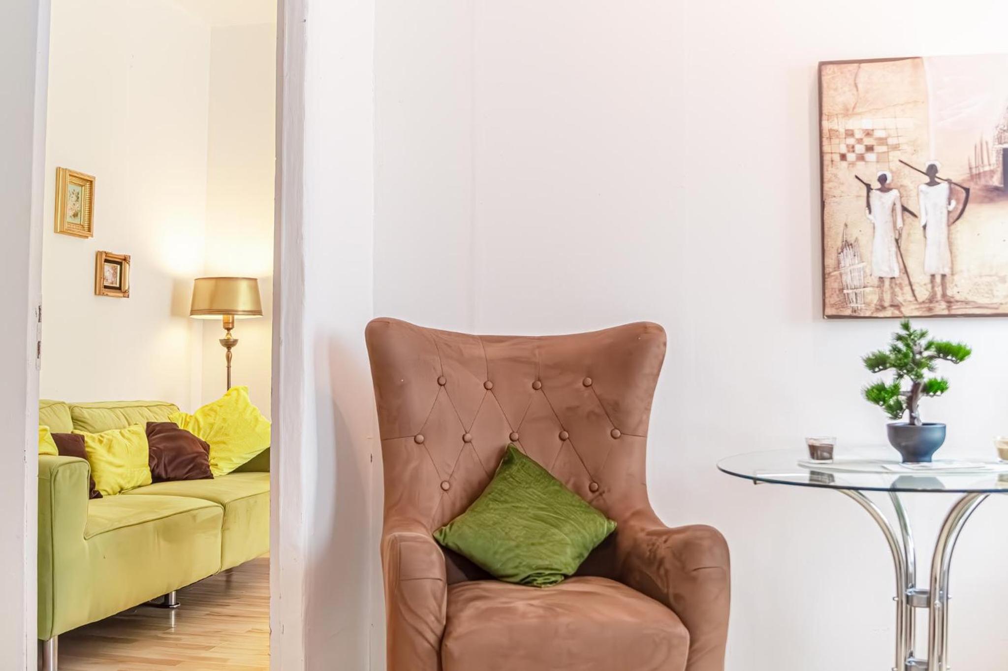 Cozy 2BR Apt, Steps to Belvedere & City Center