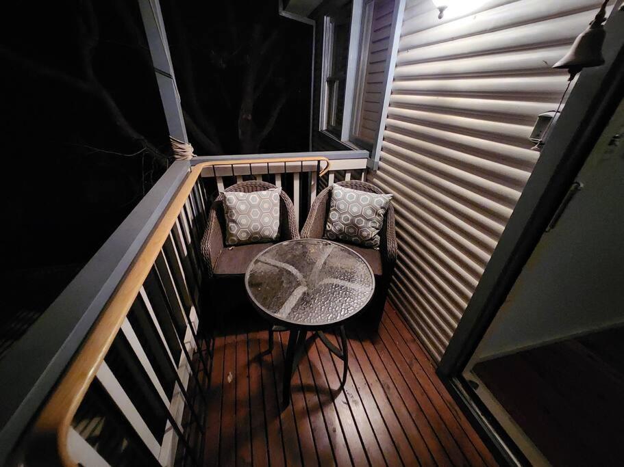 2 bedroom guest suite in a Tropical setup