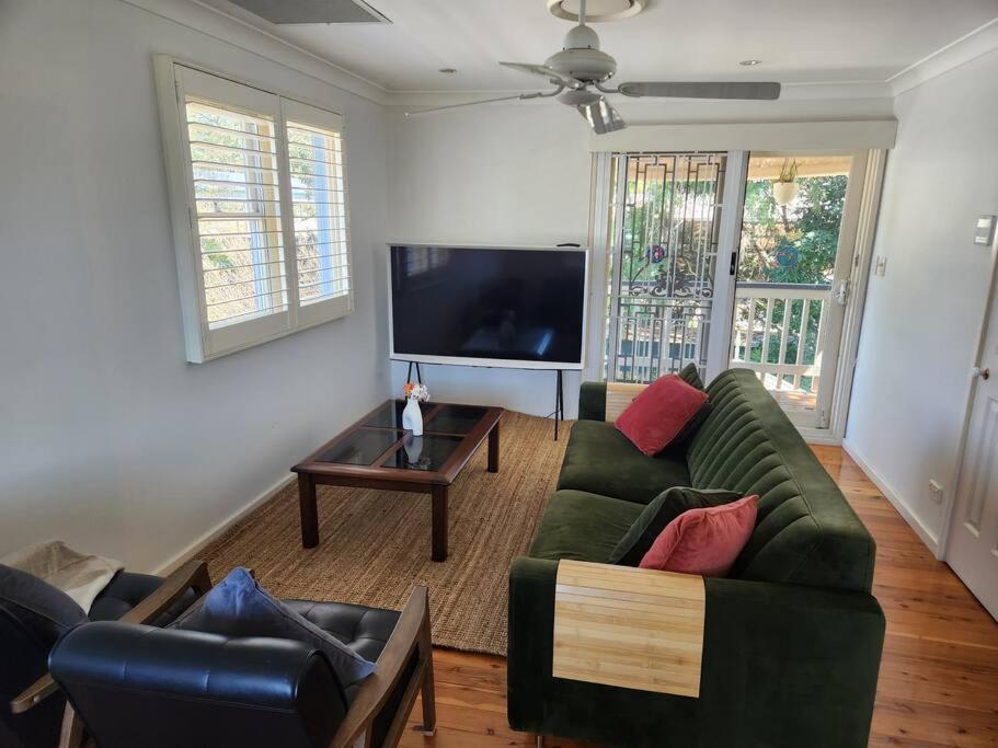 2 bedroom guest suite in a Tropical setup