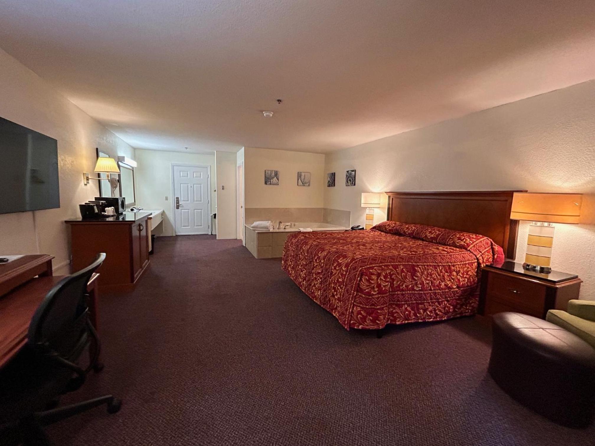 Crescent City Vacations - Bayview Inn - Property Image 3
