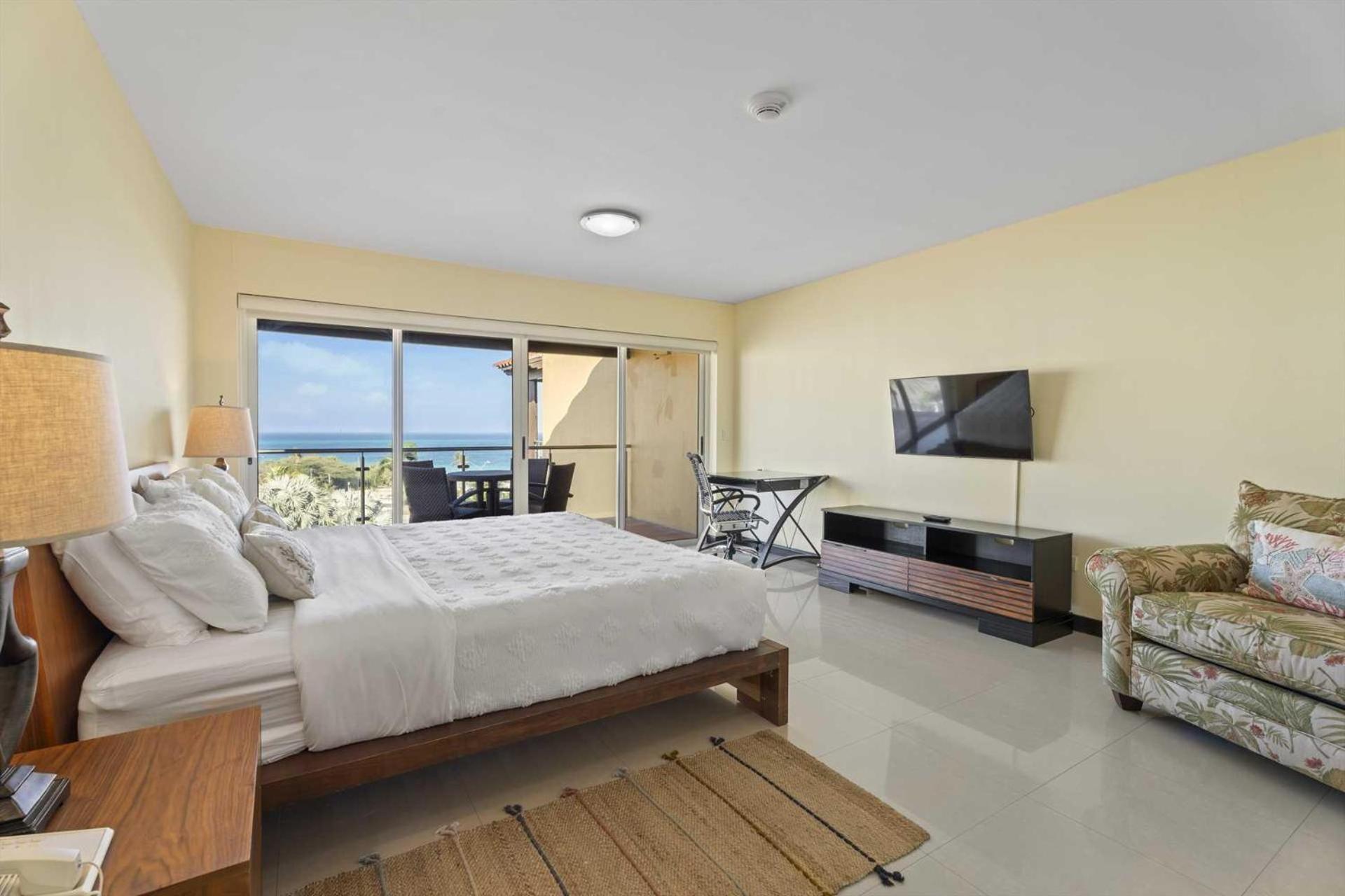 Beachfront -Bella Vista Penthouse 2BR condo - E523