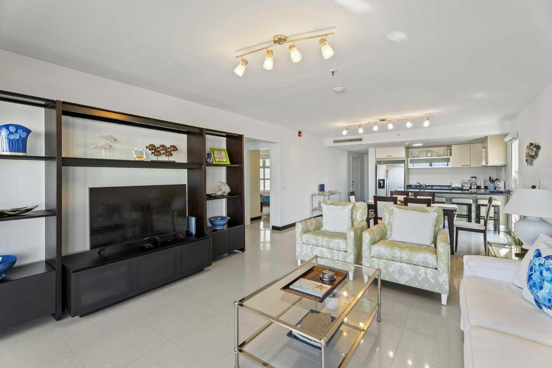 Beachfront -Bella Vista Penthouse 2BR condo - E523