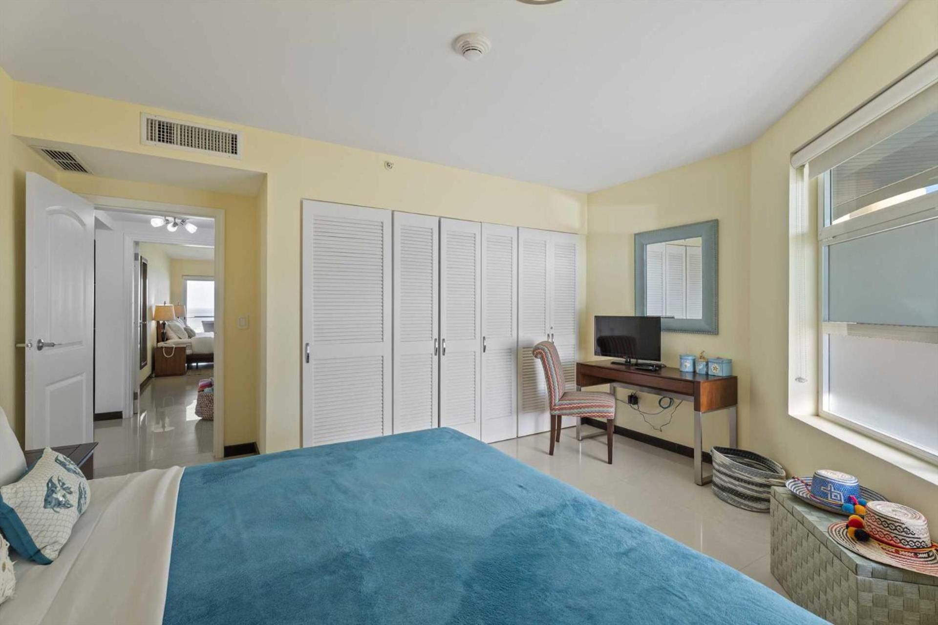Beachfront -Bella Vista Penthouse 2BR condo - E523