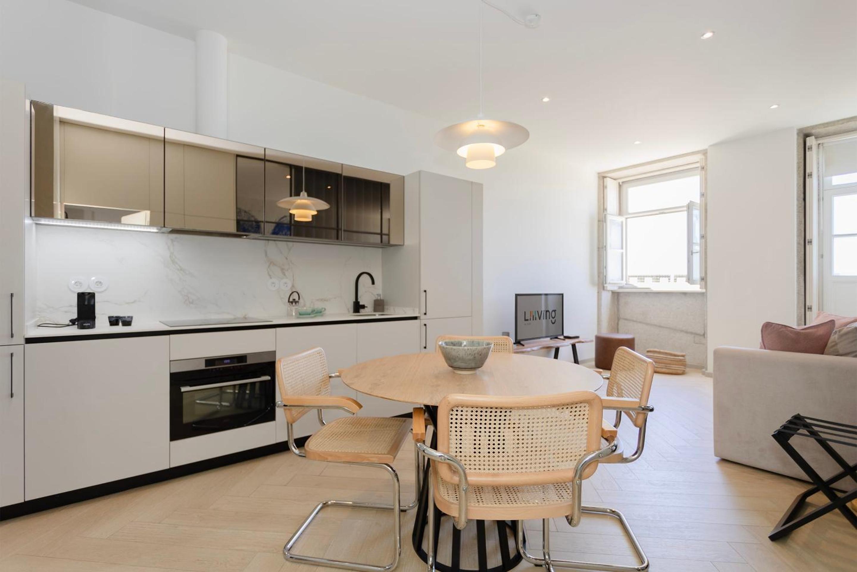 Liiiving in Porto - Modern Coastline Apartment