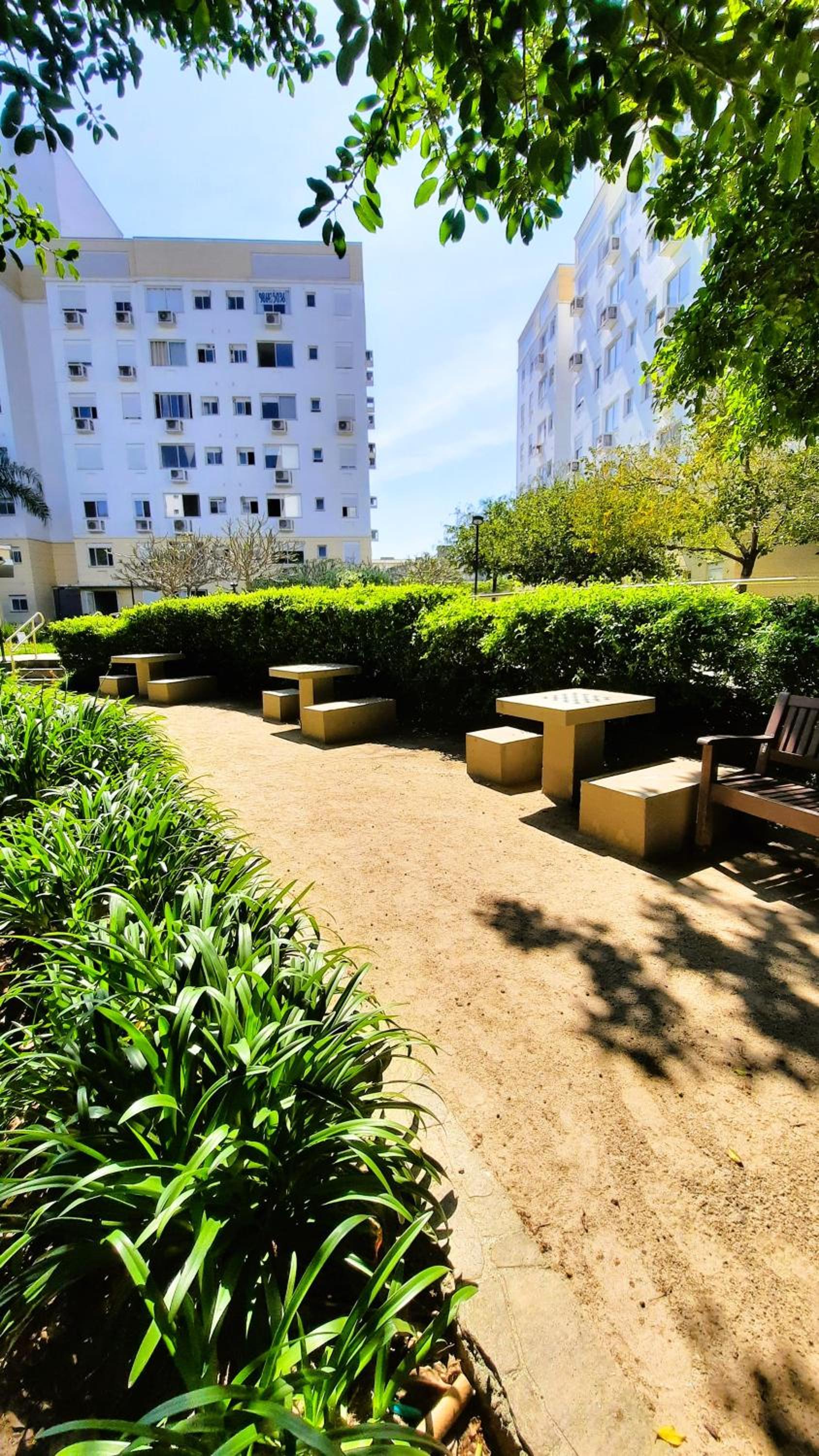 Apê próximo Shopping Barra e Pontal com estacionamento