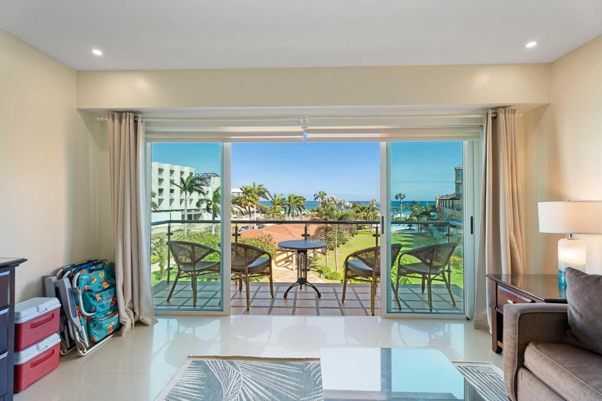 Beachfront - Emerald View 1BR condo - P314