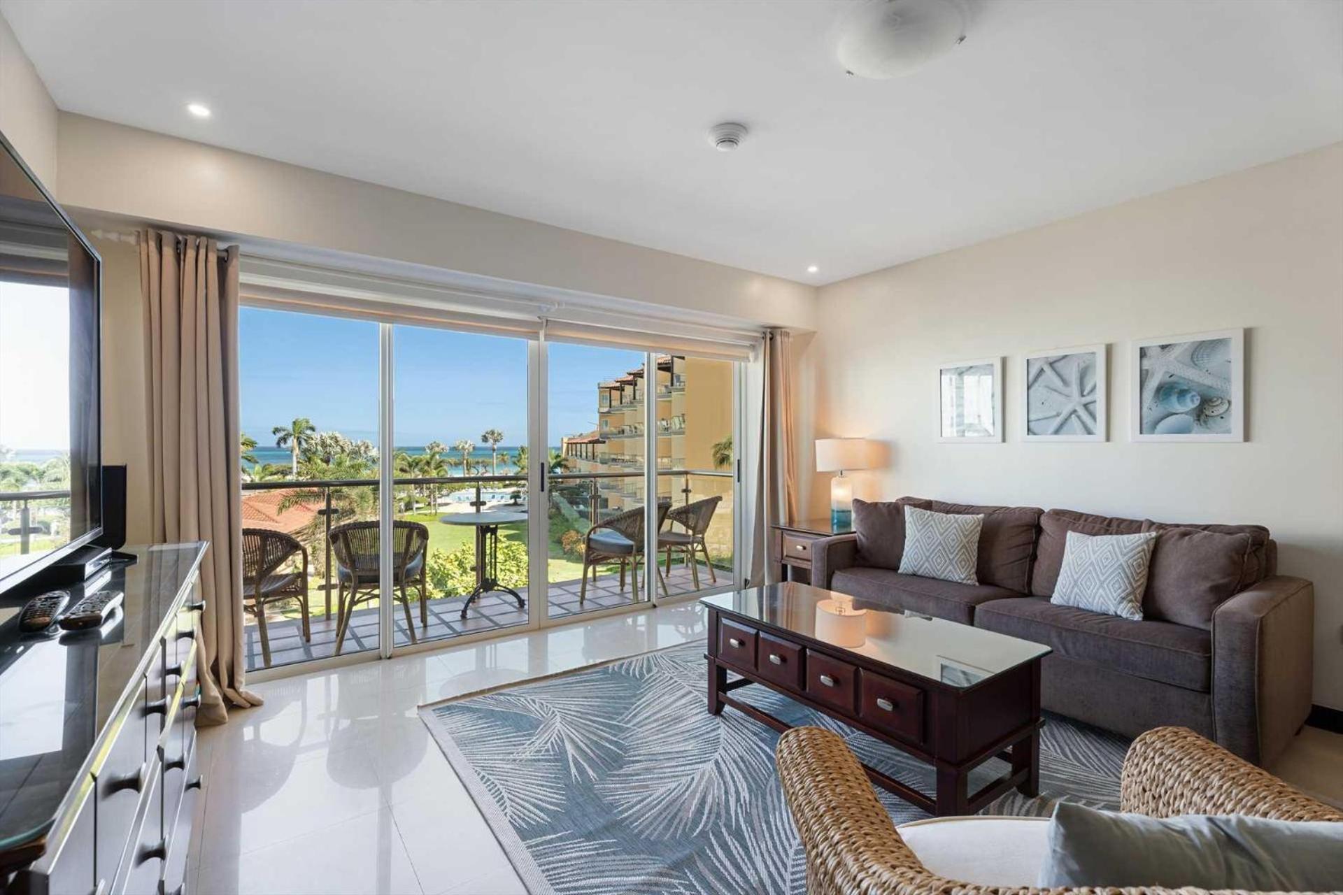 Beachfront - Emerald View 1BR condo - P314