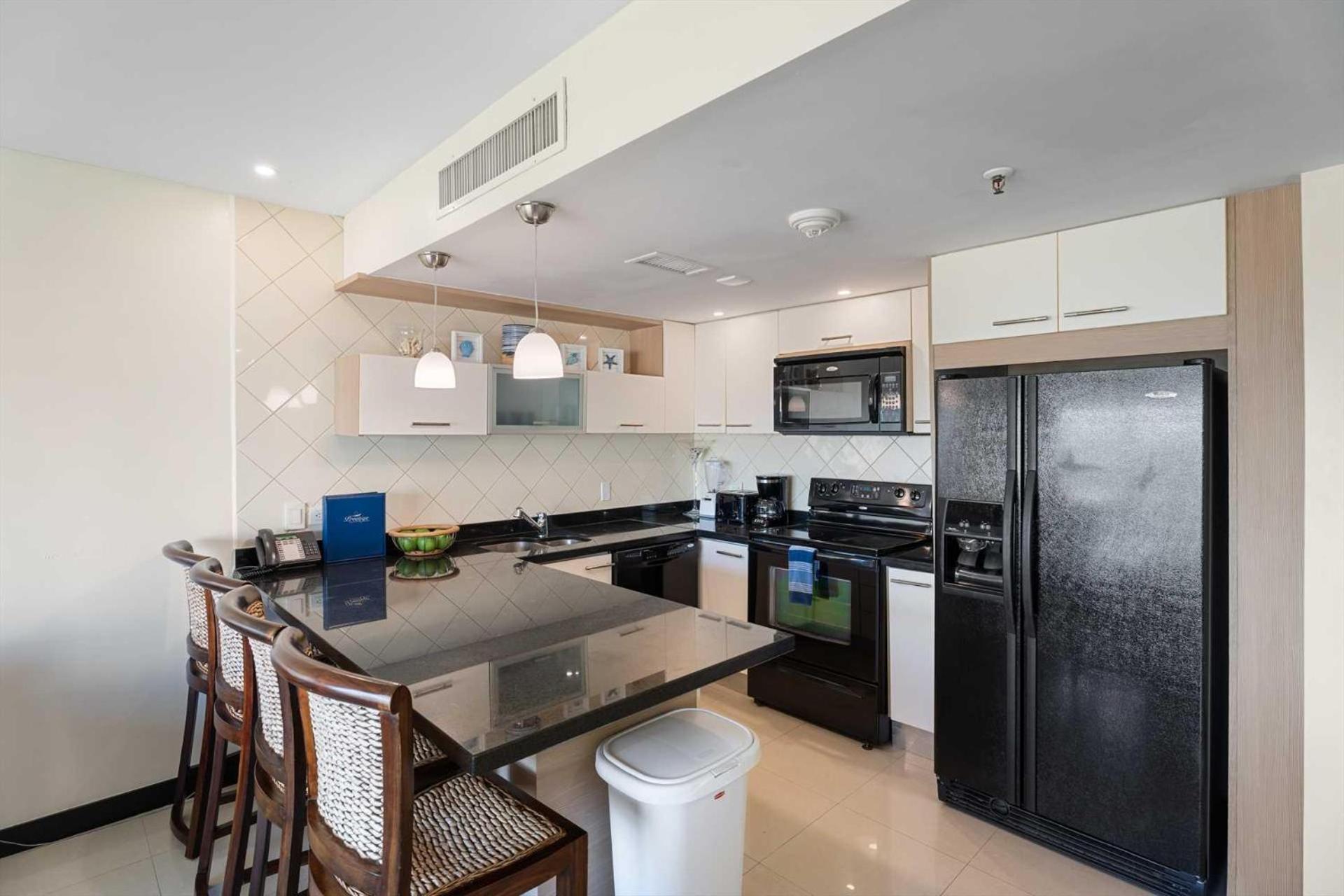 Beachfront - Emerald View 1BR condo - P314