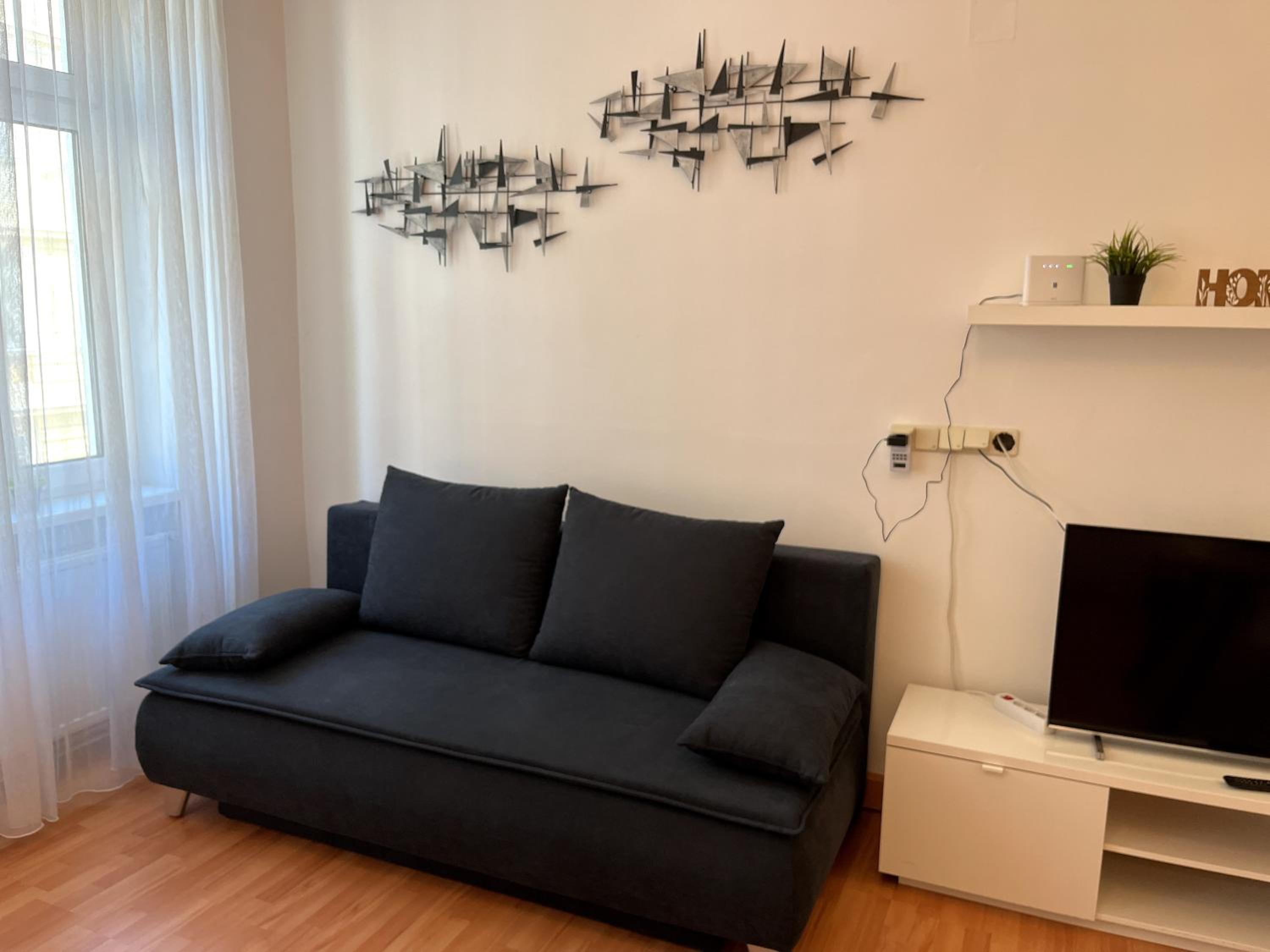 Cozy Two-Bedroom Apartment near Metro - Self Check-in