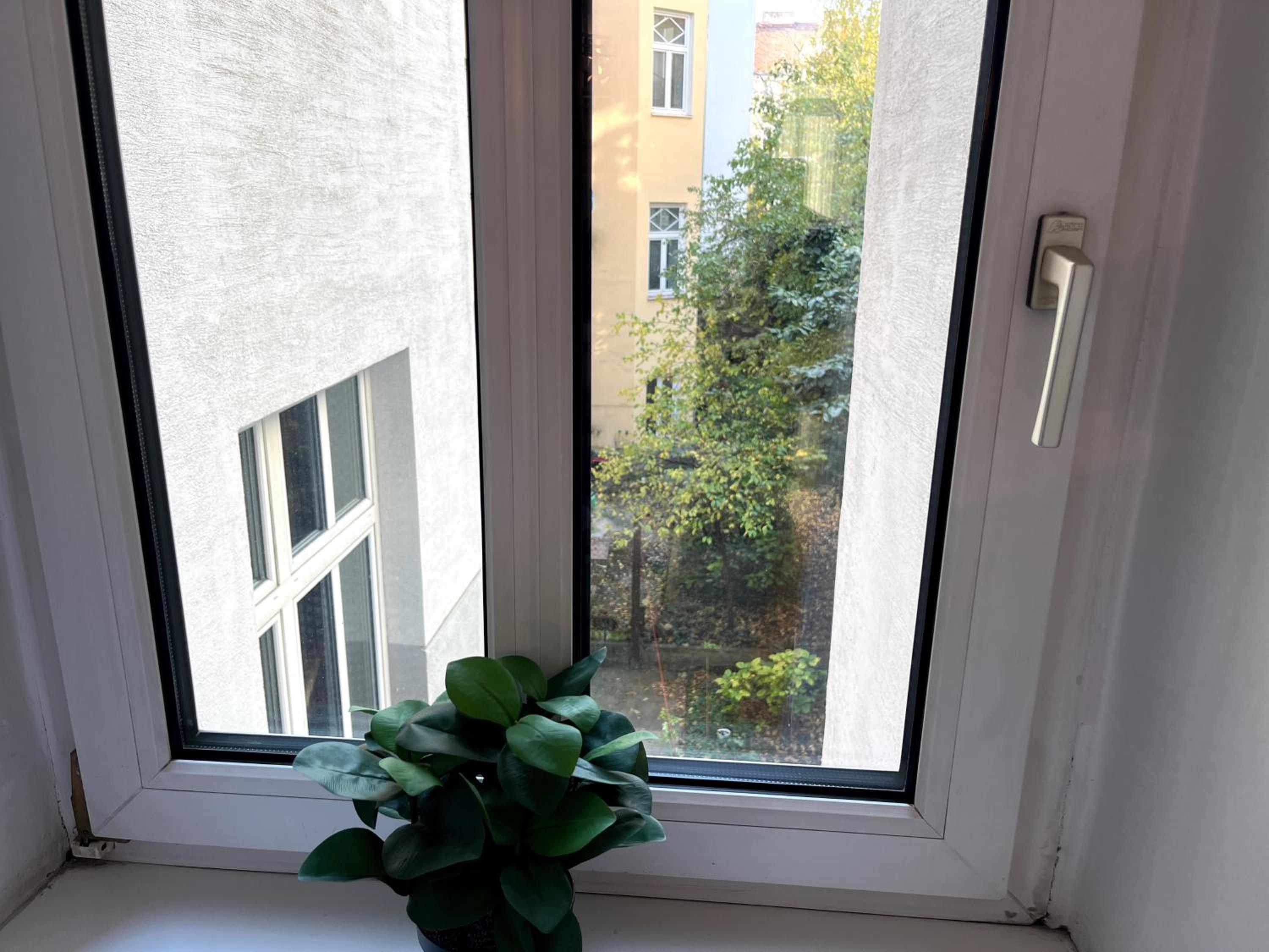 Cozy Two-Bedroom Apartment near Metro - Self Check-in
