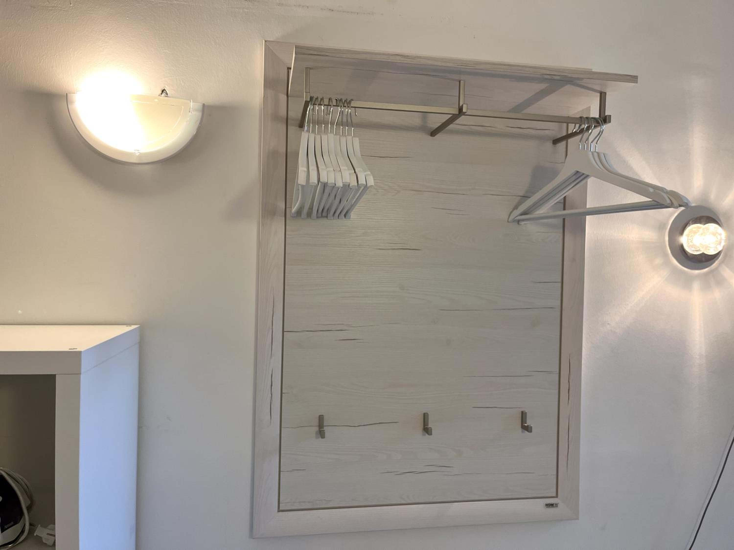 Cozy Two-Bedroom Apartment near Metro - Self Check-in