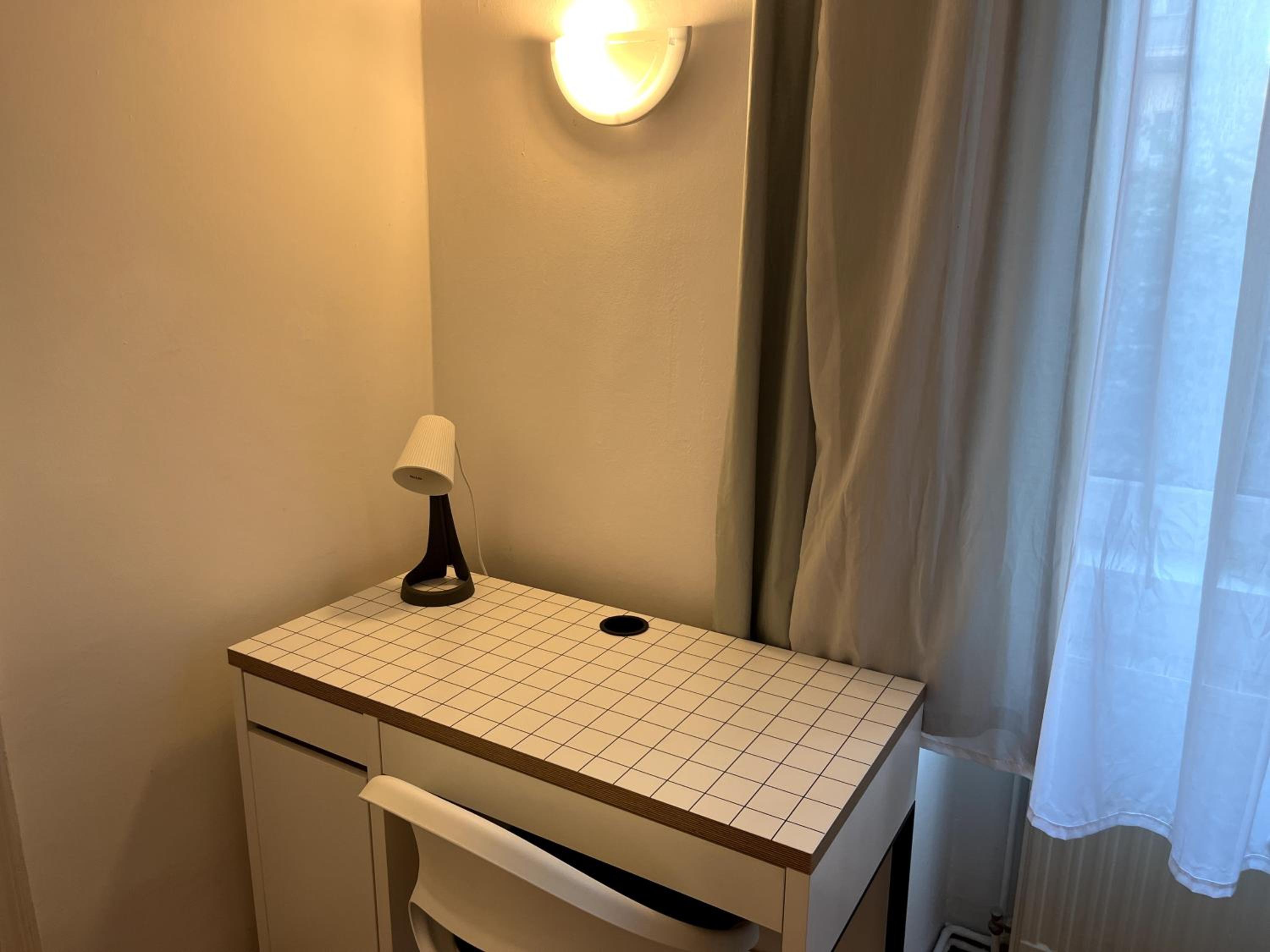 Cozy Two-Bedroom Apartment near Metro - Self Check-in