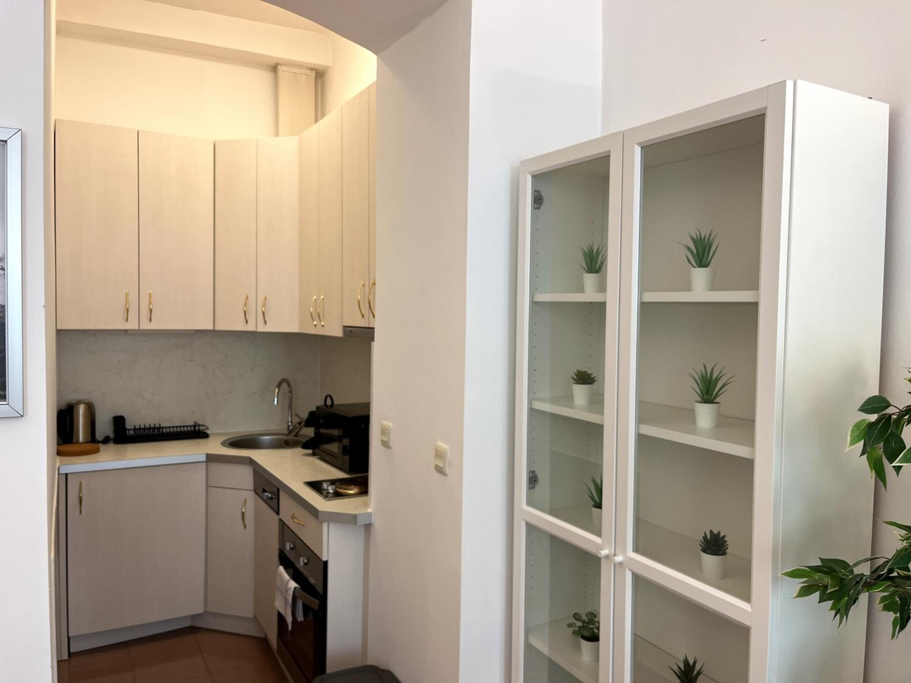Cozy Two-Bedroom Apartment near Metro - Self Check-in