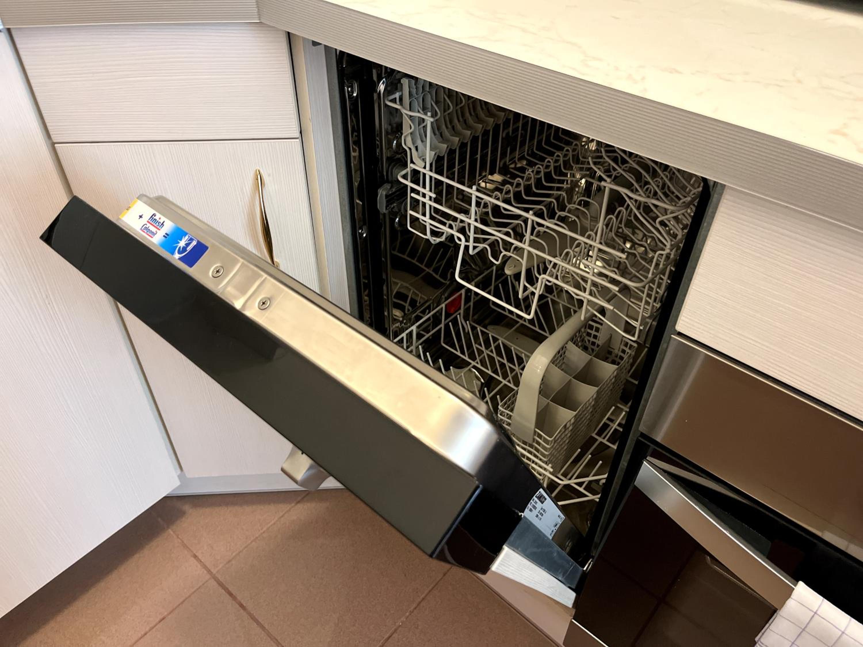 Cozy Two-Bedroom Apartment near Metro - Self Check-in