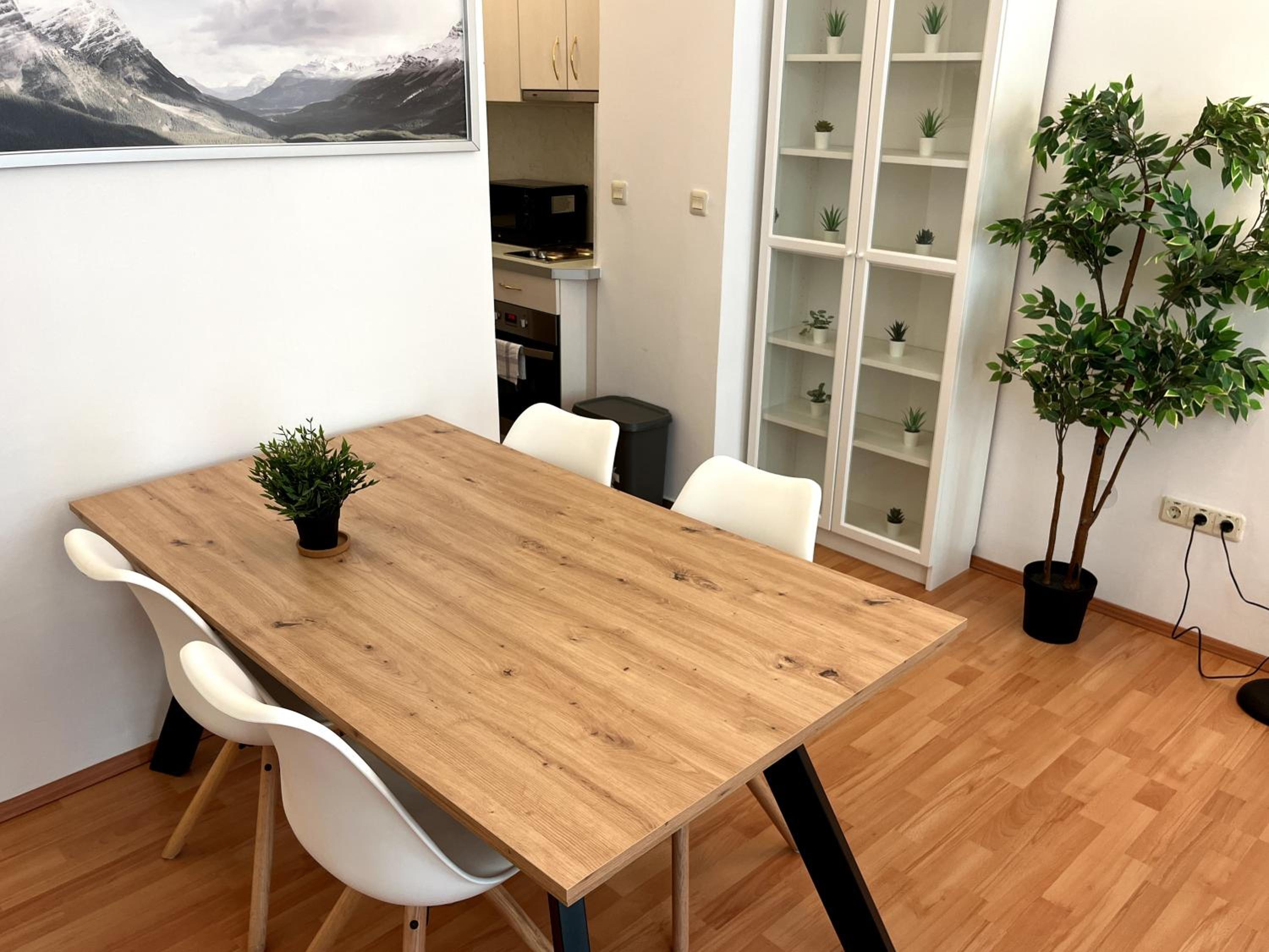 Cozy Two-Bedroom Apartment near Metro - Self Check-in